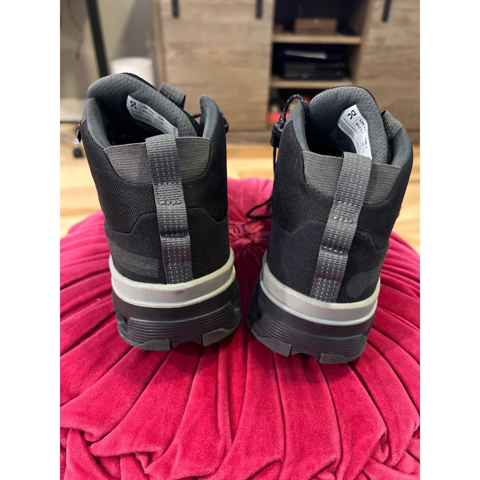 On On Cloudventure Waterproof Hiking Boots - Women's - Black Gr Size US 6 / IT 36 - 4 Thumbnail