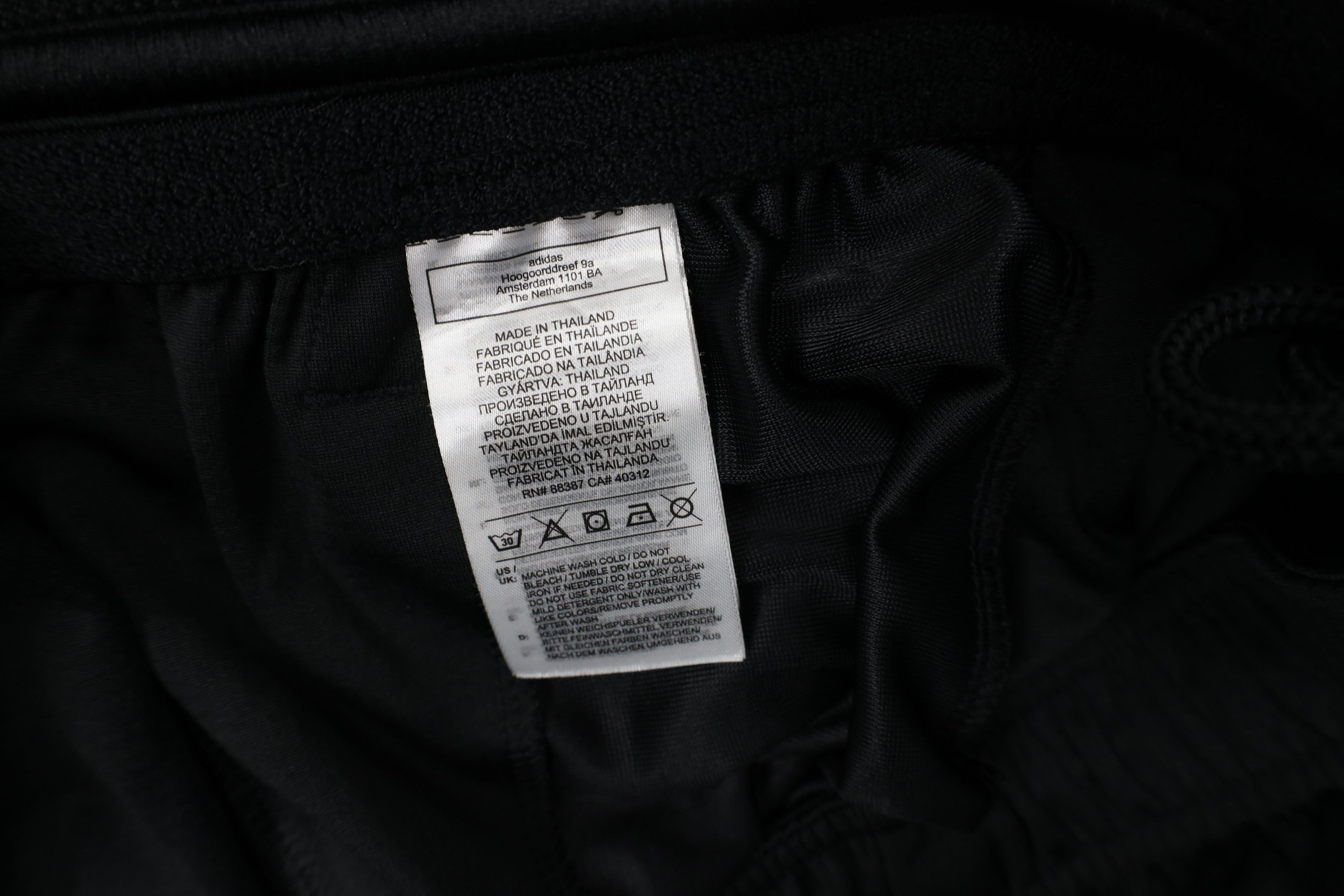 Adidas Y2K Adidas Running Jogging Soccer Shorts Black Polyester Size US 36 / EU 52 - 8 Thumbnail