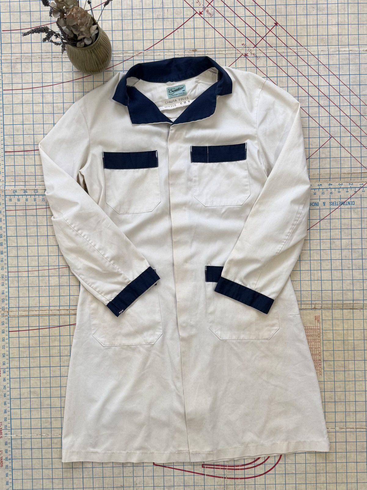 Other × Vintage Vintage Lab Coat White With Navy Trim Fits Medium Size US M / EU 48-50 / 2 - 7 Thumbnail