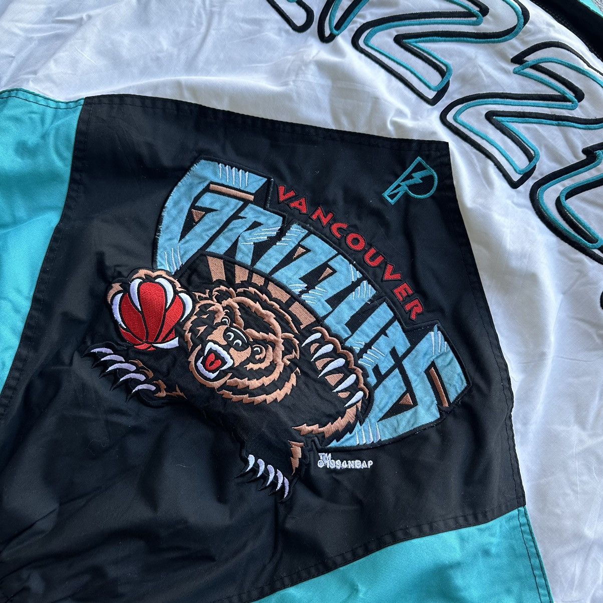NBA × Pro Player × Vintage Crazy 90s Vancouver Grizzlies Rare Jacket by Pro Player Size US M / EU 48-50 / 2 - 2 Thumbnail