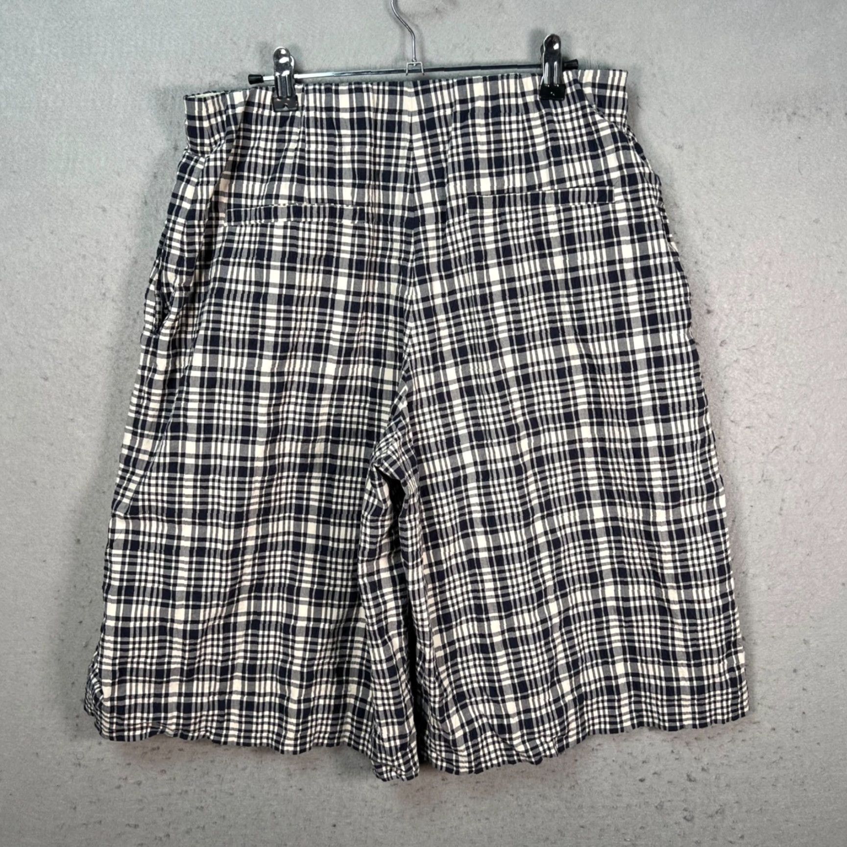 Cos COS Plaid Bermuda Shorts Blue & White 42 EUR Womens Cotton Blend Pleated High-Waist Shorts Adult Womens Size 28" / US 6 / IT 42 - 2 Thumbnail