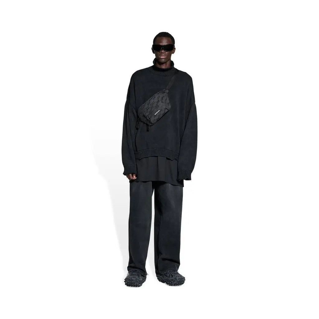Balenciaga o1srvl11e0525 Size: OS / Signature Beltpack Medium Black Size ONE SIZE - 3 Thumbnail