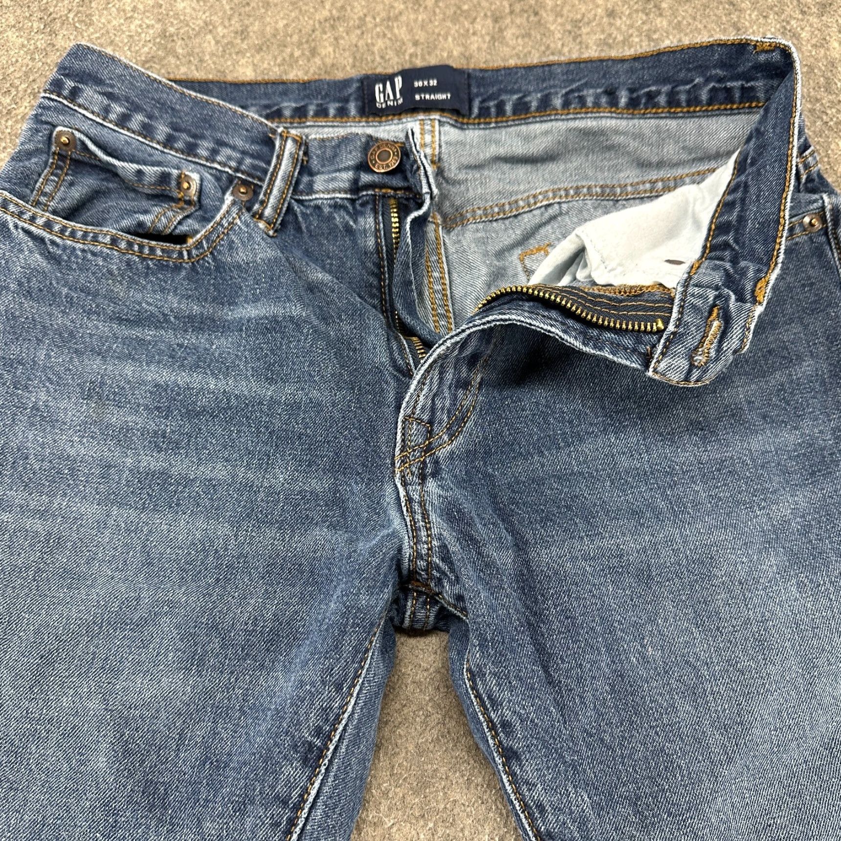 Gap Gap Jeans 30x32 Blue Straight Leg Regular Fit Medium Wash Denim Men's Jeans 90s Style Straight Comfort Pockets Stretch Regular Inseam 32" Size US 30 / EU 46 - 2 Thumbnail