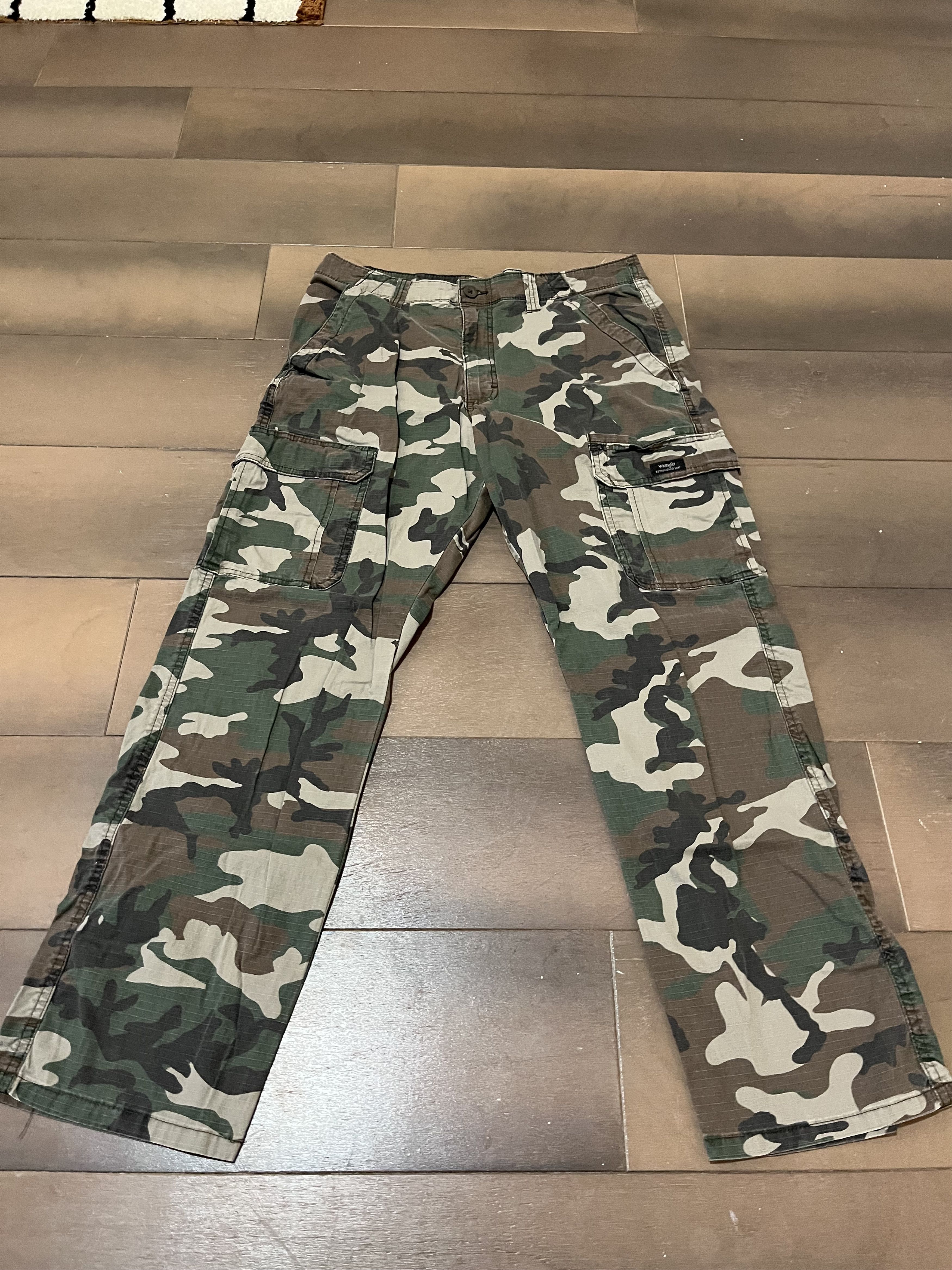 Wrangler Wrangler Camo Straight Cargo Pants Size US 33 - 1 Thumbnail