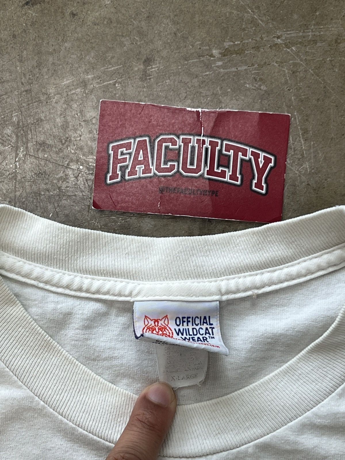 NCAA × Vintage Vintage University of Arizona Wildcats Tee XL Size US XL / EU 56 / 4 - 4 Thumbnail