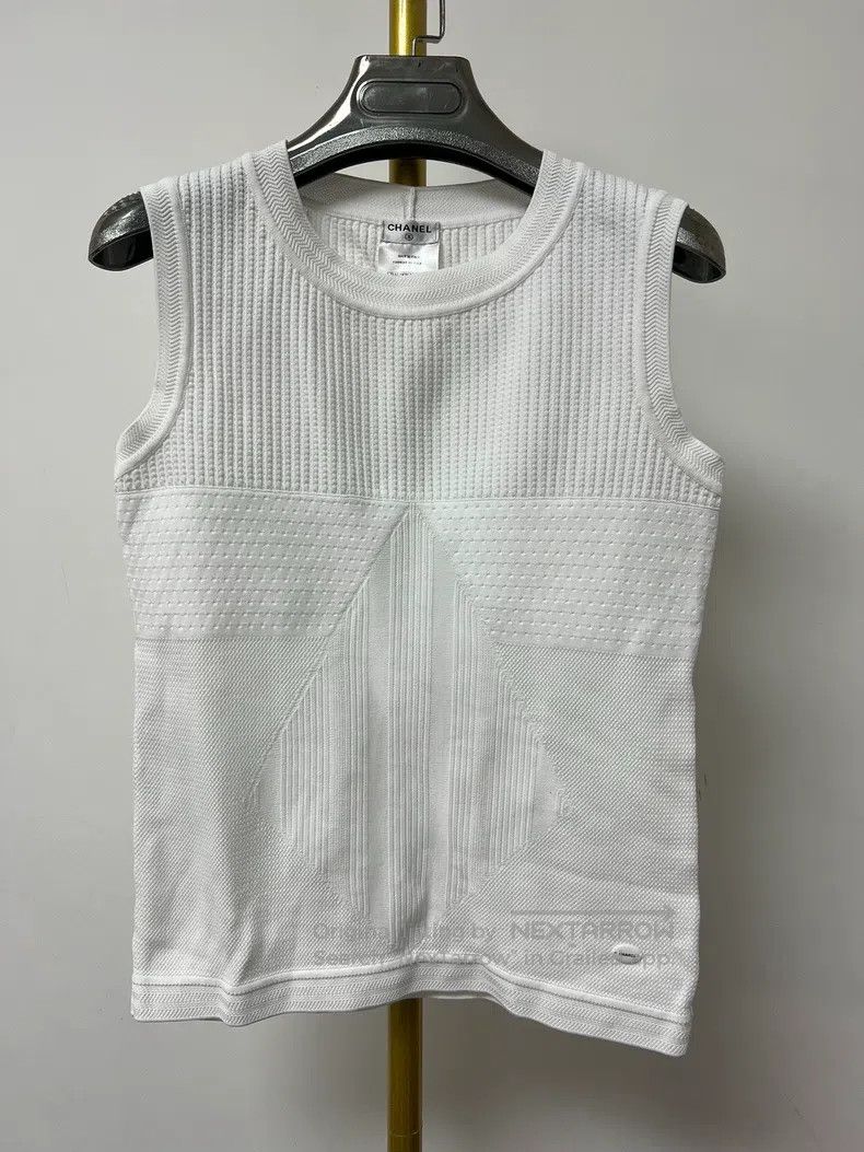 Chanel Chanel White simple classic sleeveless Size XS / US 0-2 / IT 36-38 - 1 Thumbnail