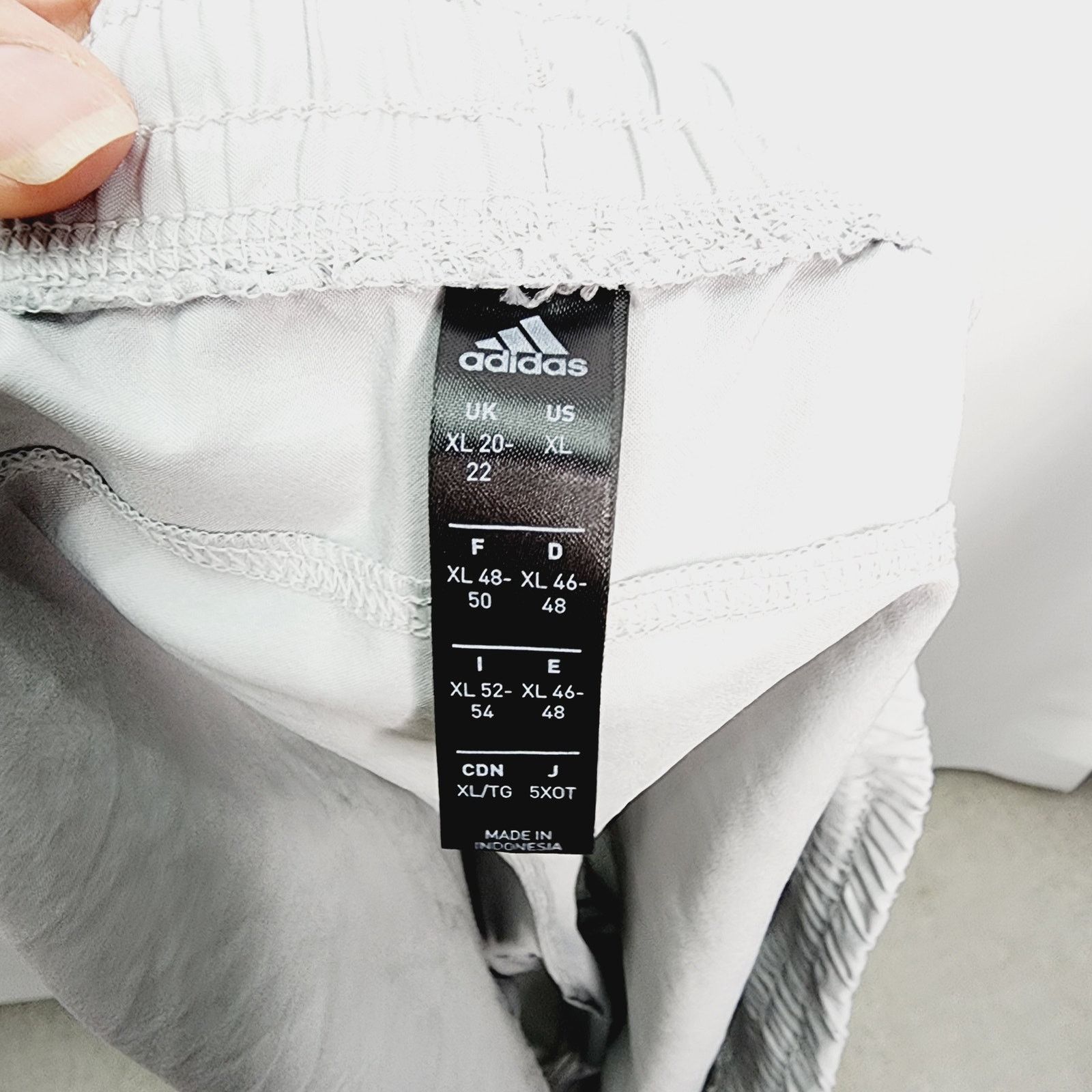 Adidas Adidas Pacer Deboss Women's Light Gray running shorts Size 38" / US 16 / IT 52 - 2 Thumbnail
