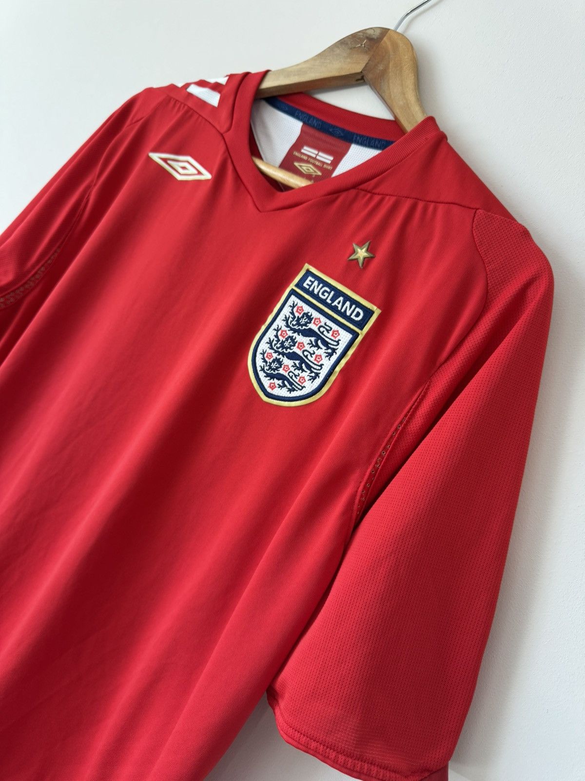 Umbro Vintage England 2006-2007 Away Soccer Jersey Umbro Football Size US L / EU 52-54 / 3 - 6 Thumbnail