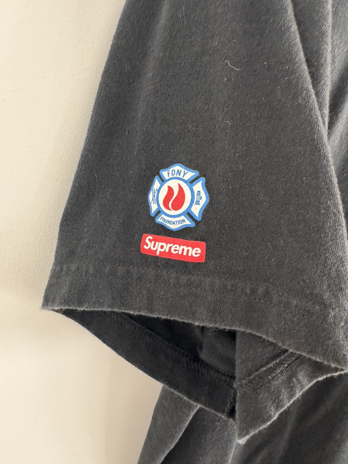 Supreme Supreme FDNY Engine 9 Chinatown Black Tee Size Large Size US L / EU 52-54 / 3 - 4 Thumbnail