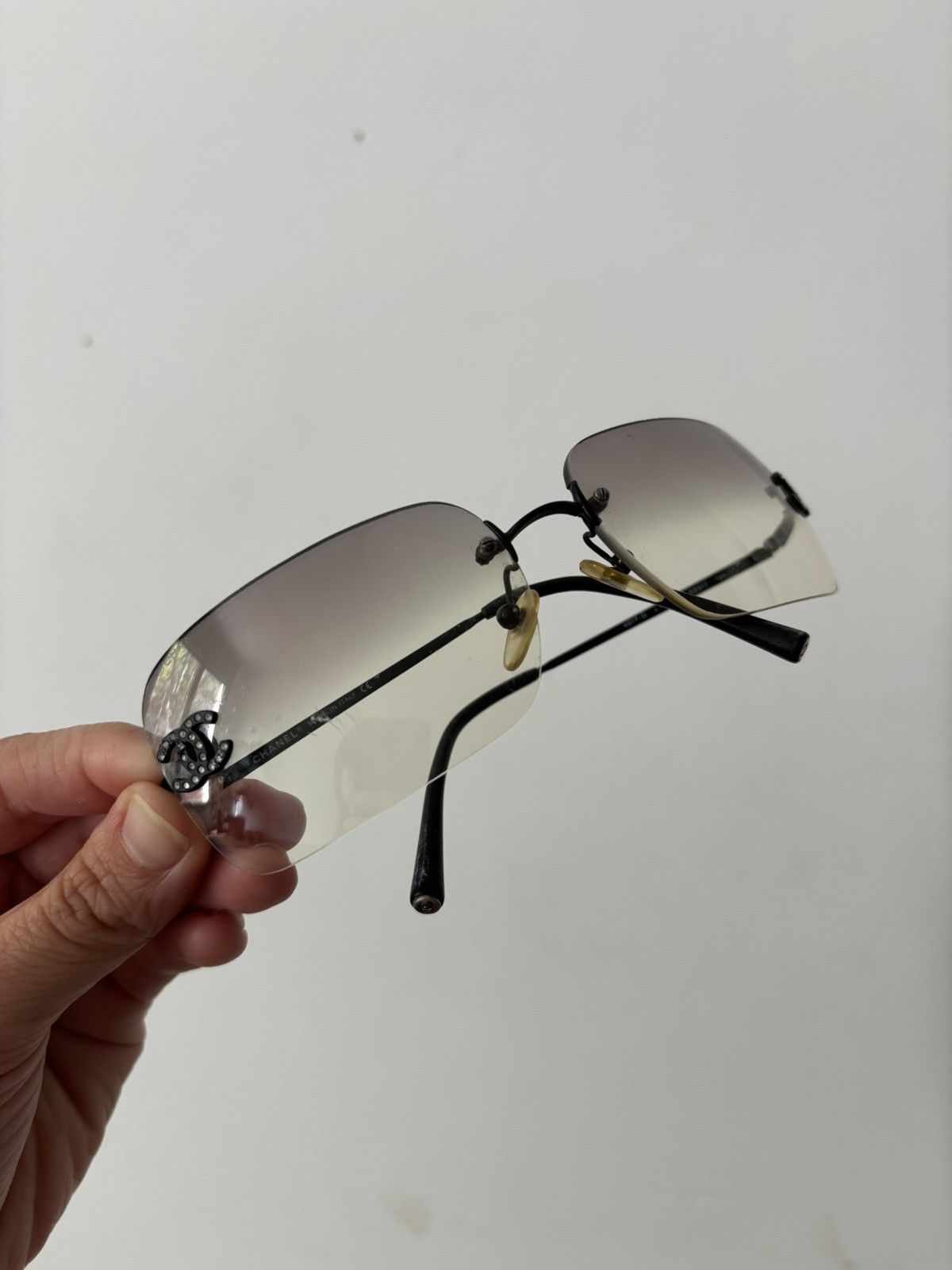 Chanel Chanel Sunglasses 4017-D Rhinestone Logo Rimless Vintage Size ONE SIZE - 1 Thumbnail