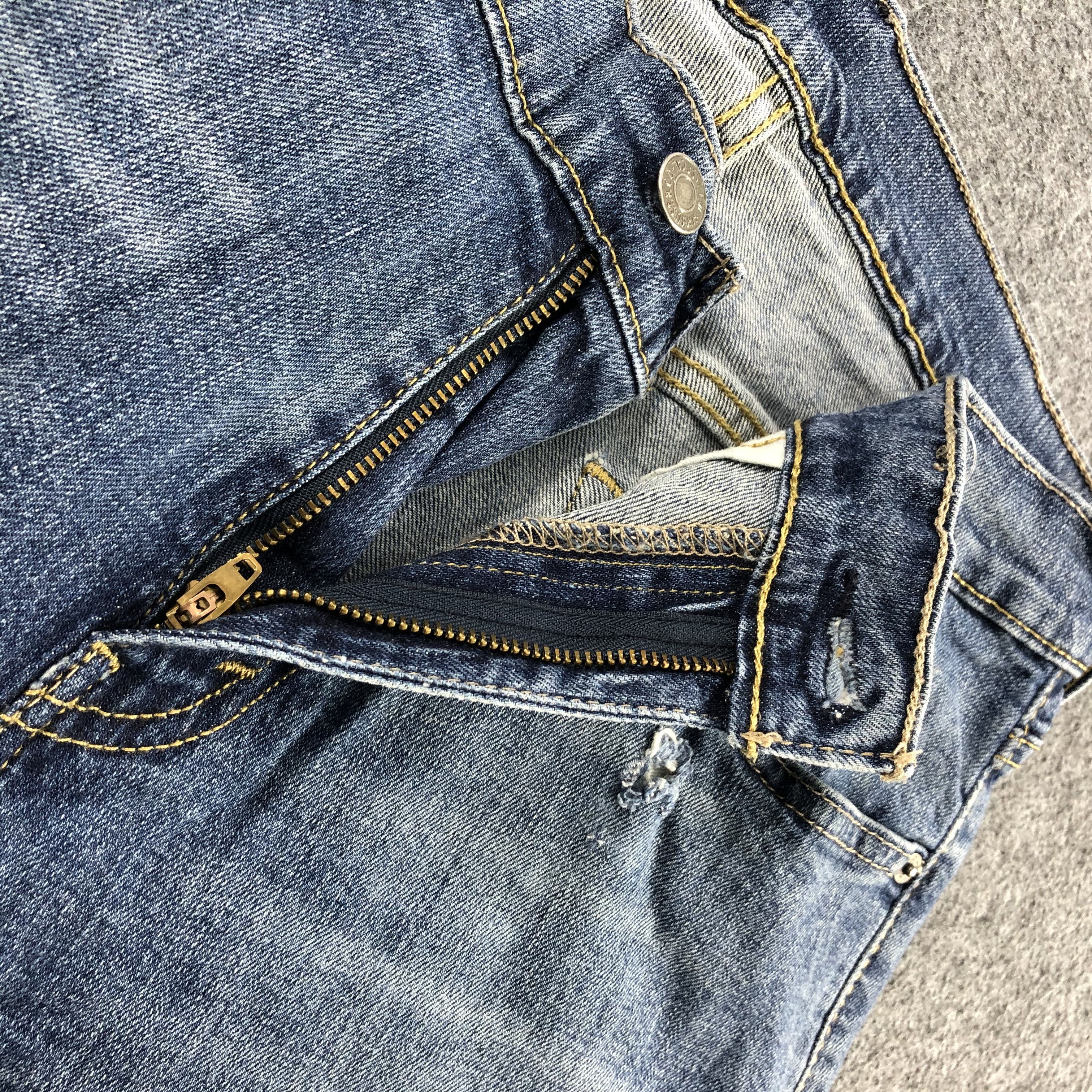Levi's × Vintage Vintage Blue Wash Levis 514 Jeans-JM1488 Size US 31 - 7 Thumbnail