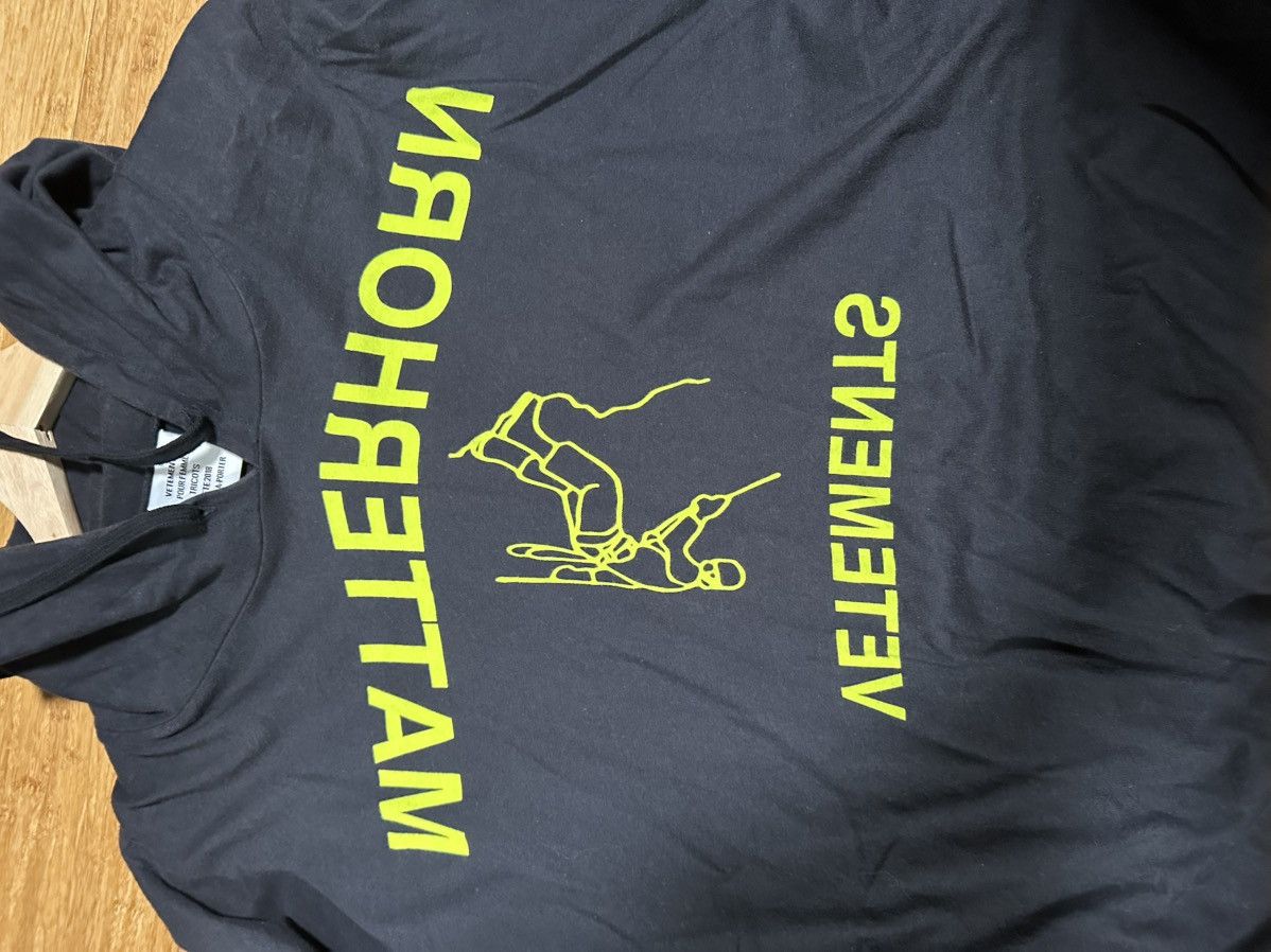Vetements Vetements SS18 Pour Femme Matterhorn Hoodie Size US XL / EU 56 / 4 - 9 Thumbnail