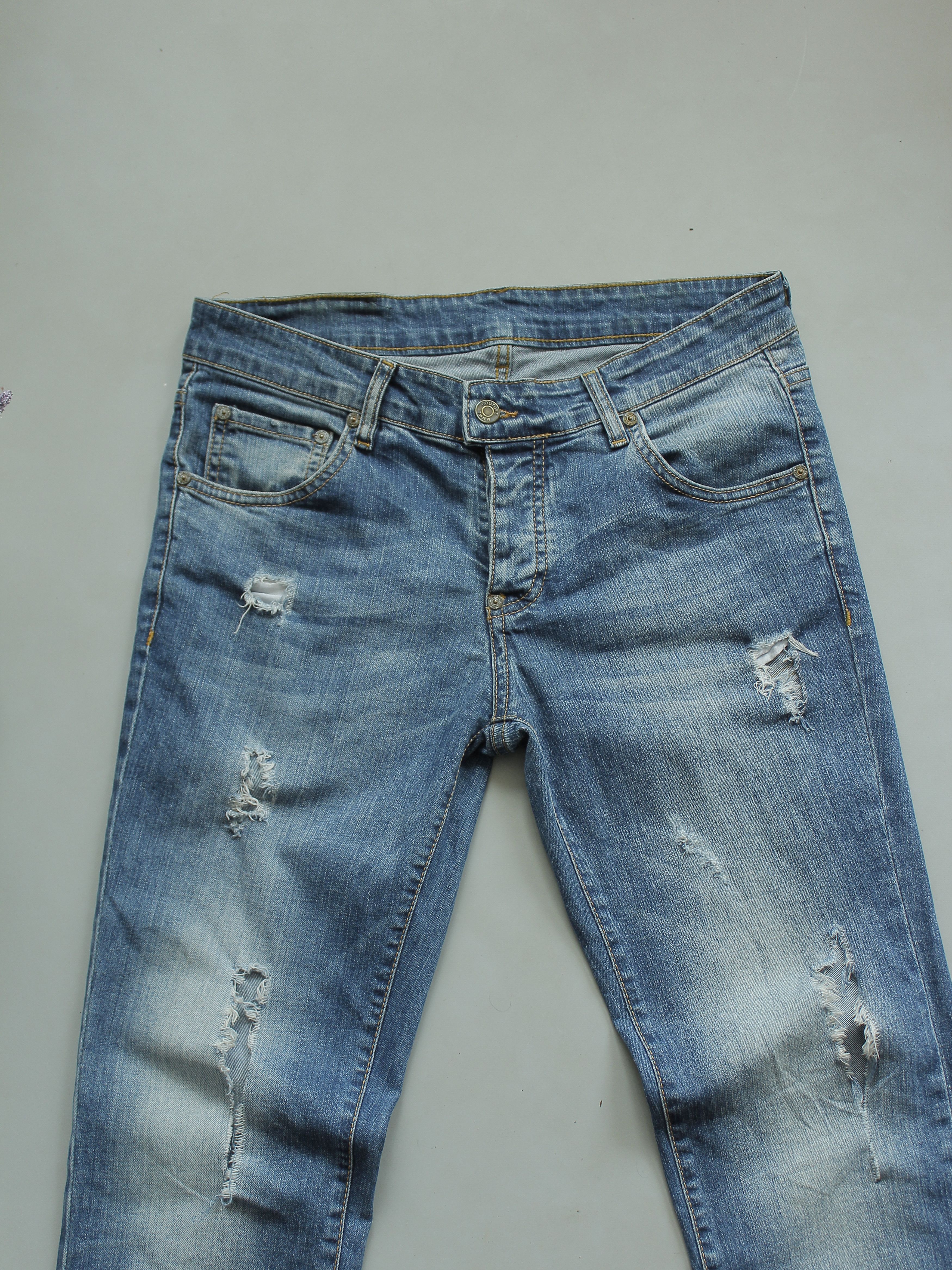 MNML MNML SLIM FIT JEANS 👖 32 33 DISTRESSED Size US 33 - 9 Thumbnail