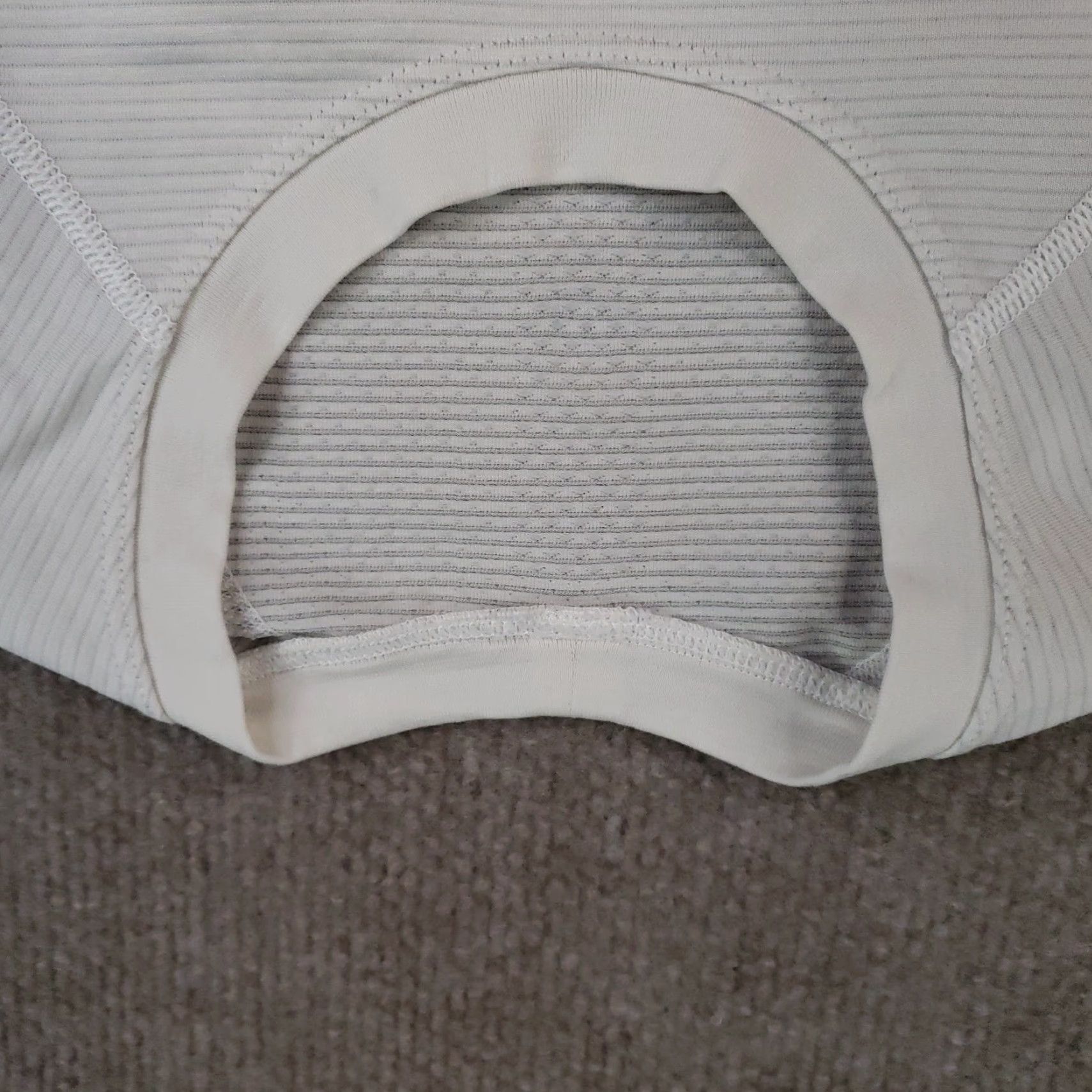 Lululemon Lululemon Shirt Womens XS White Vent Tech Long Sleeve Seamless Run Thumbholes Size S / US 4 / IT 40 - 5 Thumbnail
