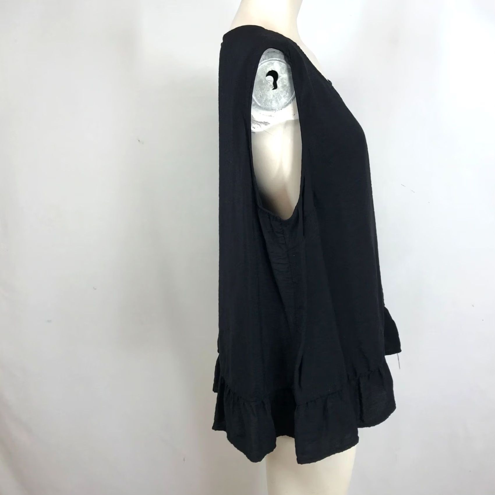 Torrid Torrid Black Round Neck Rayon Blend Ruffle Top Womens Size 1 Size XS / US 0-2 / IT 36-38 - 4 Thumbnail