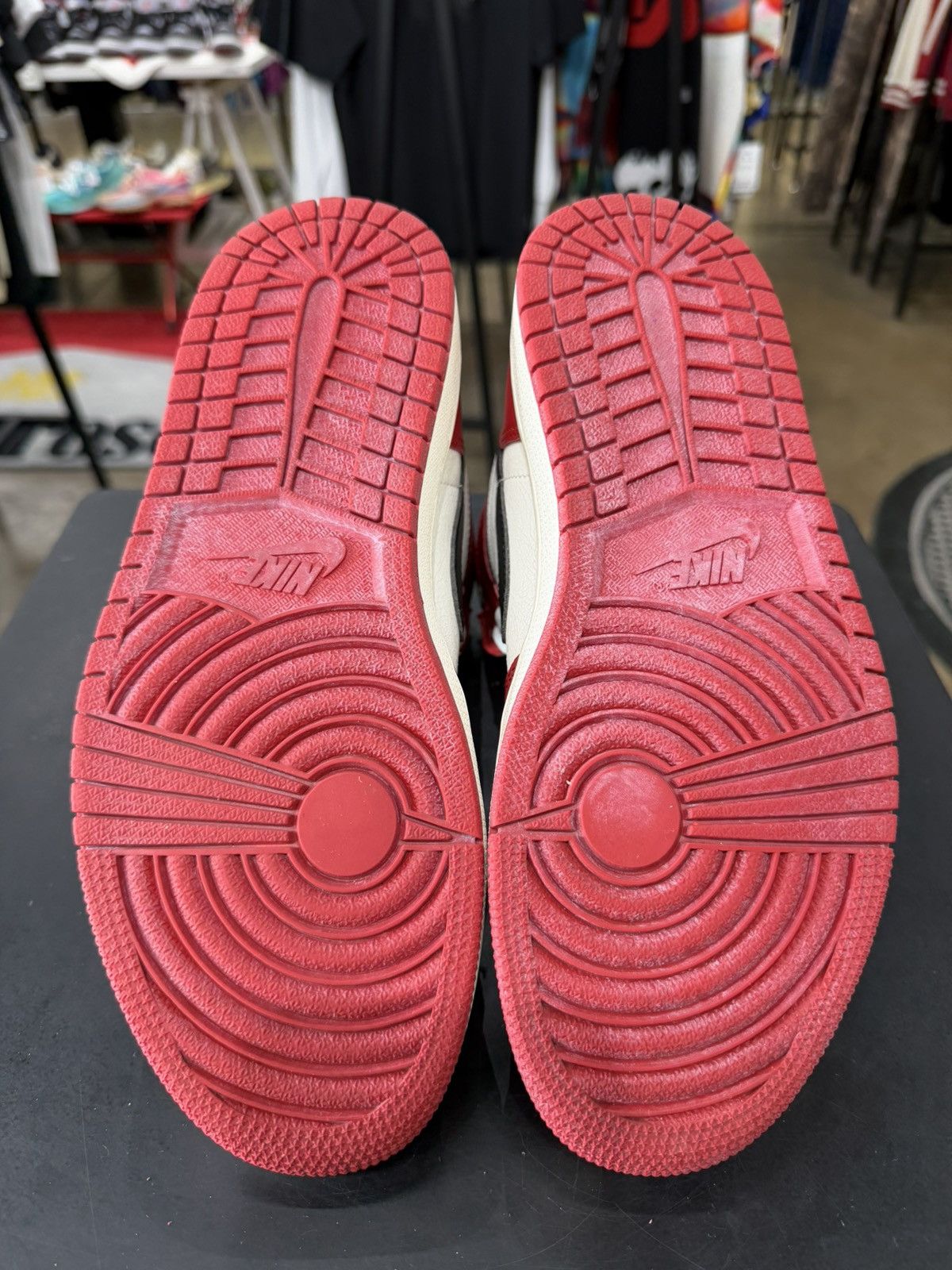 Jordan Brand Air Jordan 1 Chicago Lost & Found Size 8.5 (2022) Size US 8.5 / EU 41-42 - 9 Thumbnail
