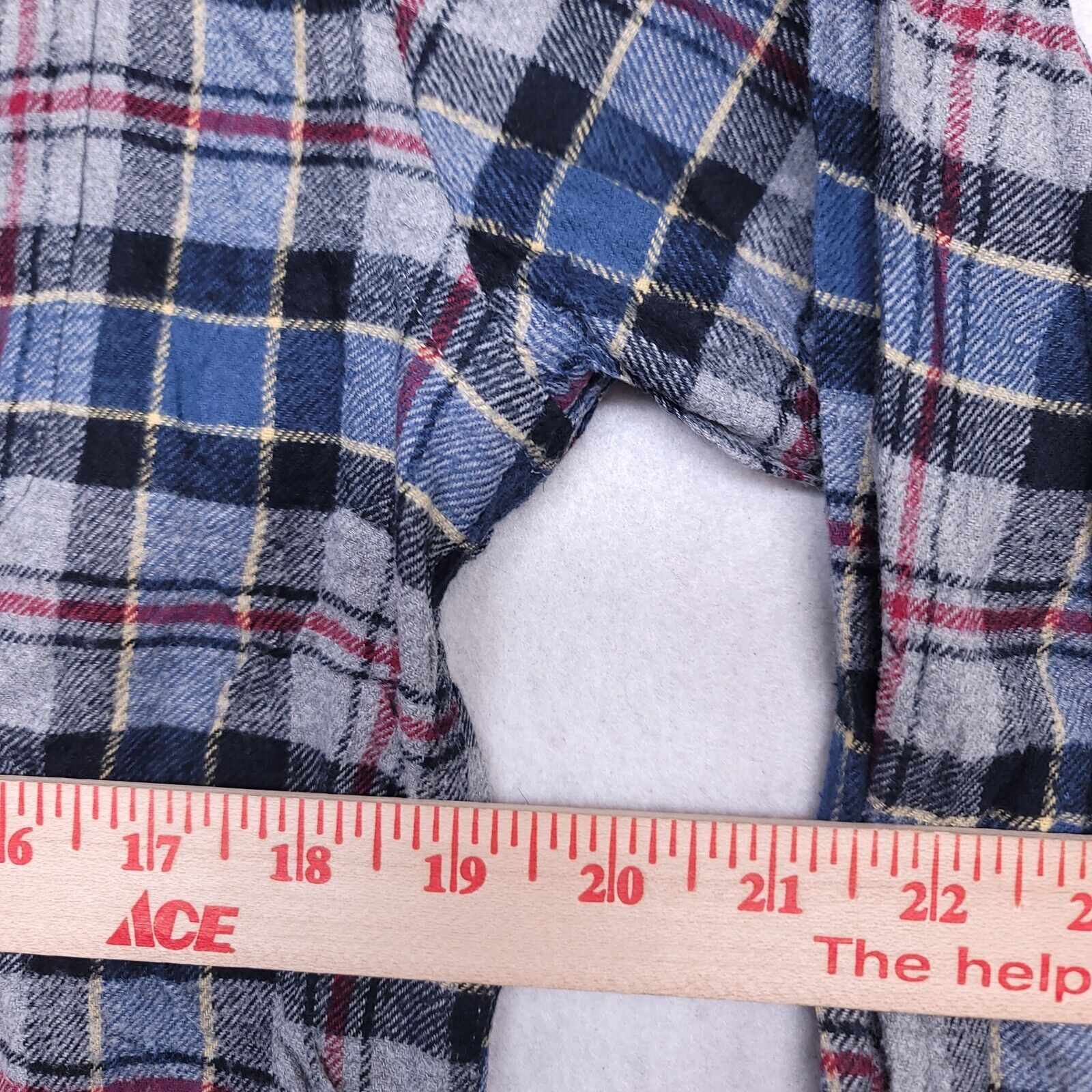 Croft & Barrow Croft & Barrow Tartan Flannel Shirt Mens Size M Gray Blue Size US M / EU 48-50 / 2 - 8 Thumbnail