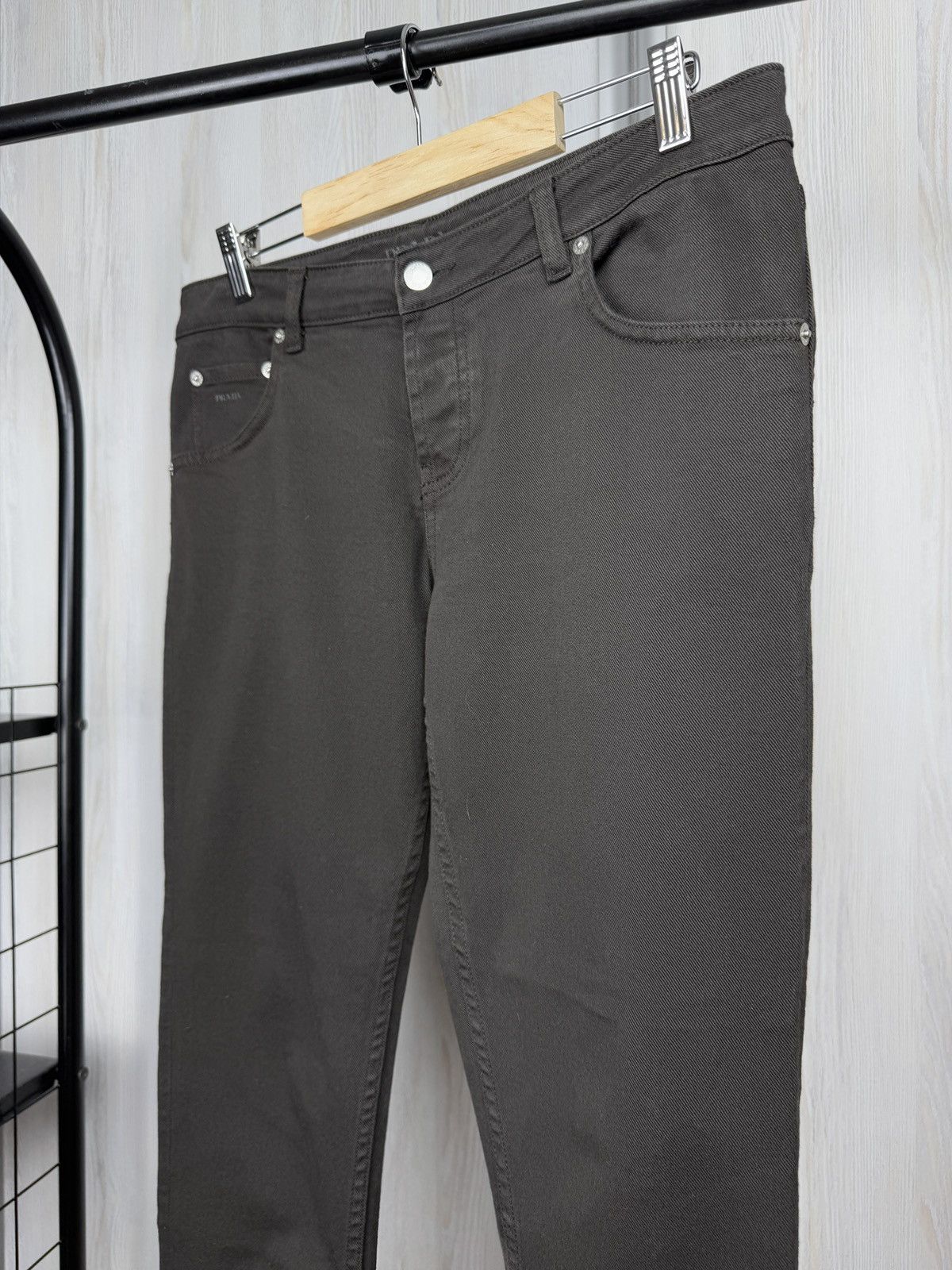 Prada PRADA DARK BROWN COTTON STRAIGHT FIT LOGO CROPPED ZIP JEANS Size 30" / US 8 / IT 44 - 6 Thumbnail