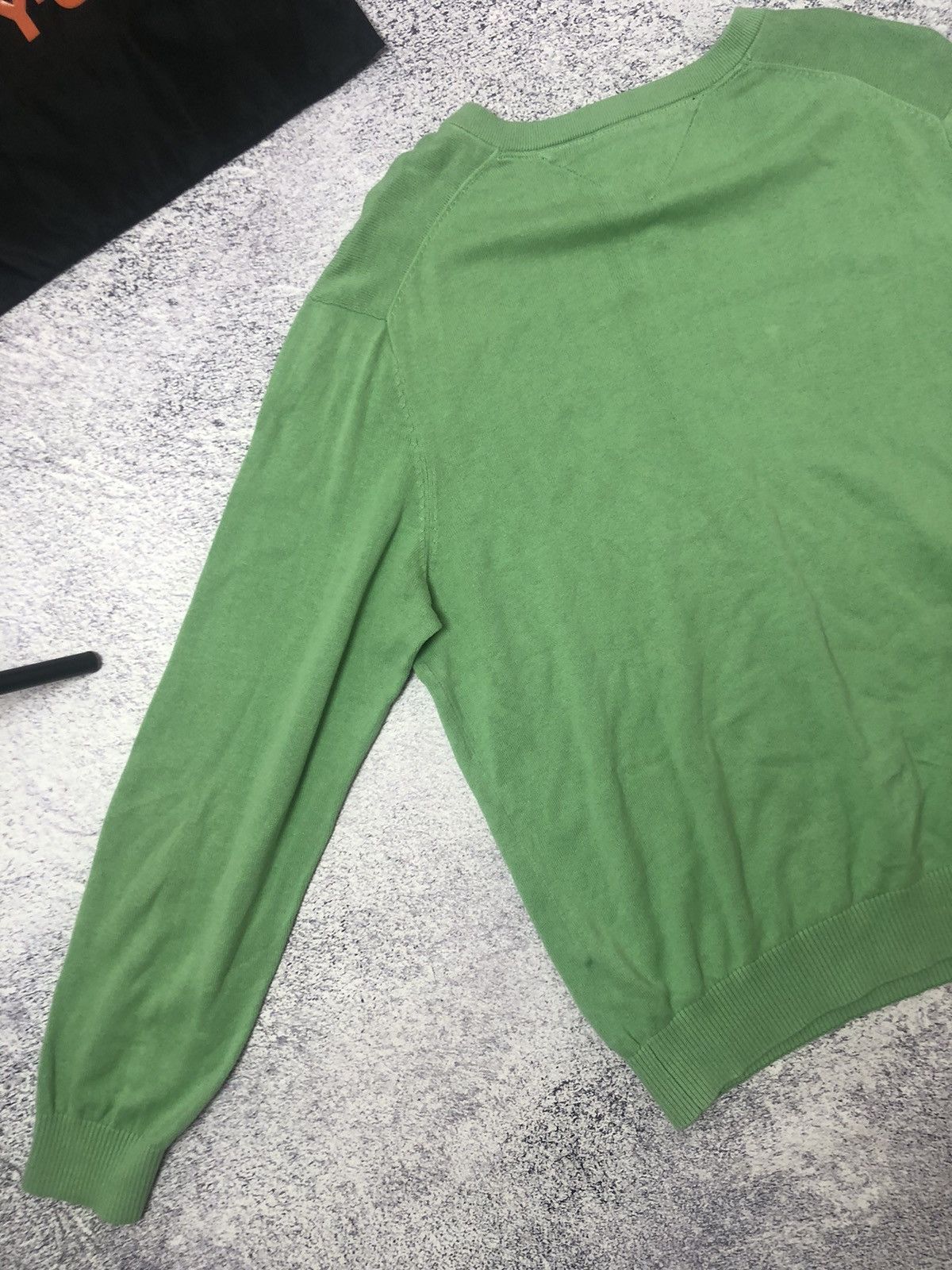 Tommy Hilfiger Vintage men’s Sweater Tommy Hilfiger size L y2k casual ykk Size US L / EU 52-54 / 3 - 7 Thumbnail
