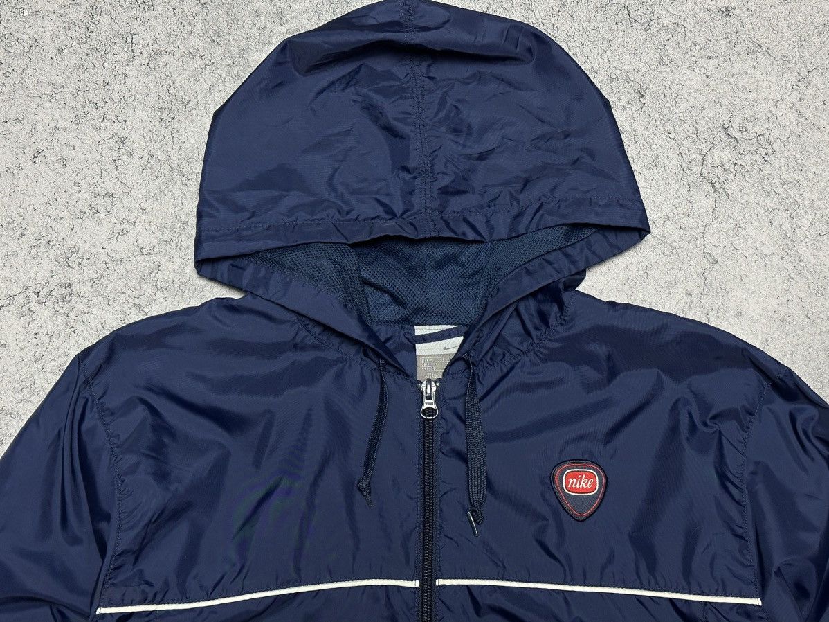 Nike Vintage Nike Nylon Zip Hooded Windbreaker Jacket Size US M / EU 48-50 / 2 - 3 Thumbnail