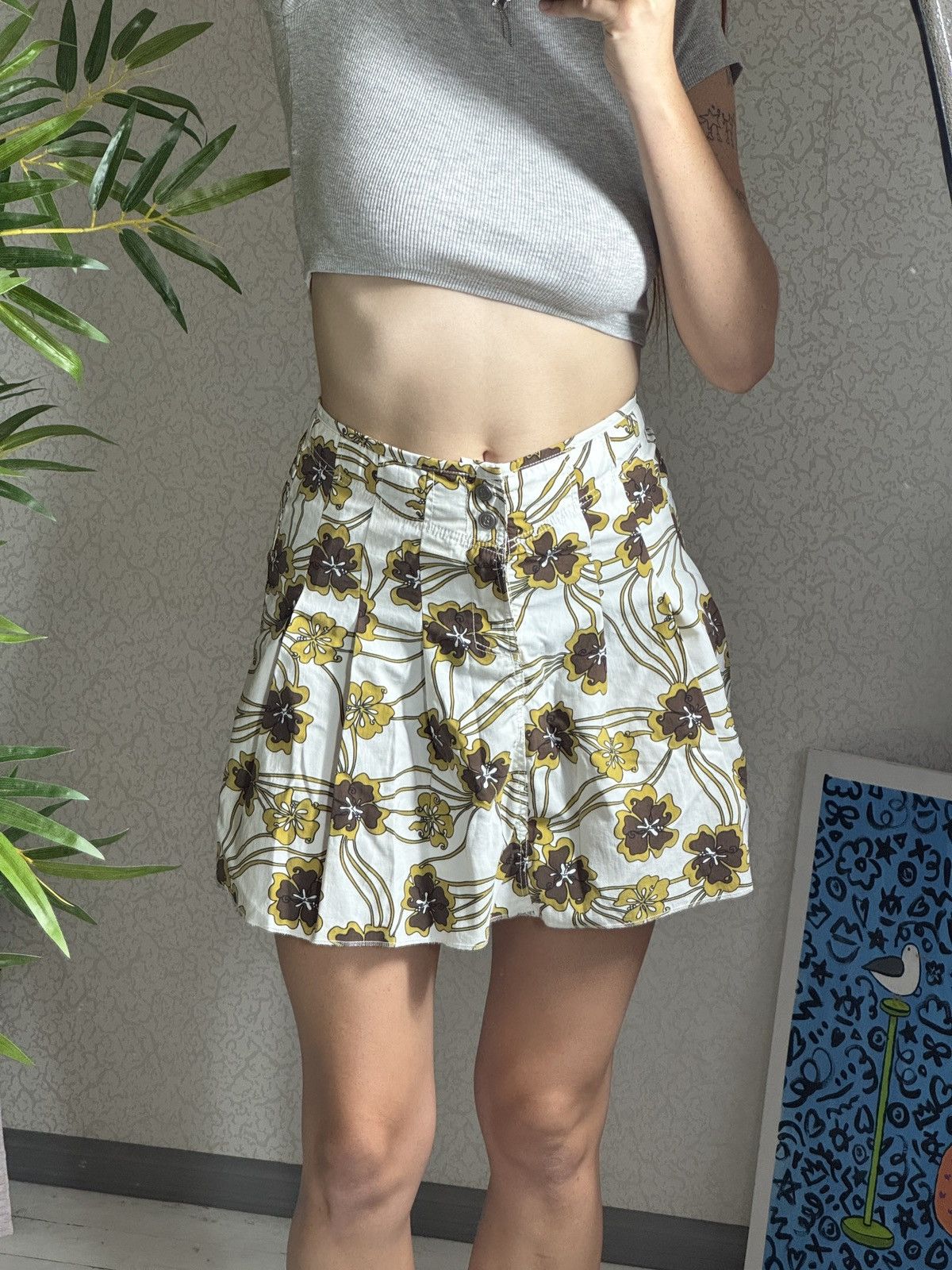 Bogner VINTAGE BOGNER PLEATED FLOWERS PRINTED MINI SKIRT Size 28" / US 6 / IT 42 - 3 Thumbnail
