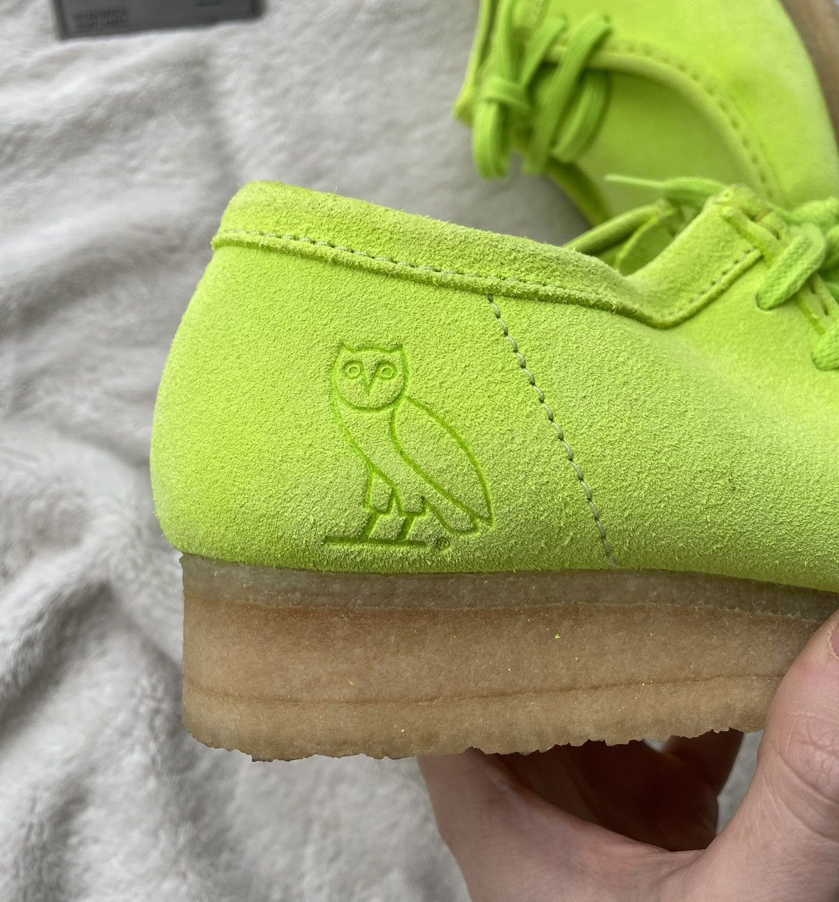 Clarks × October's Very Own OVO x Clarks Originals Neon Green Wallabee Size US 7 / EU 40 - 3 Thumbnail