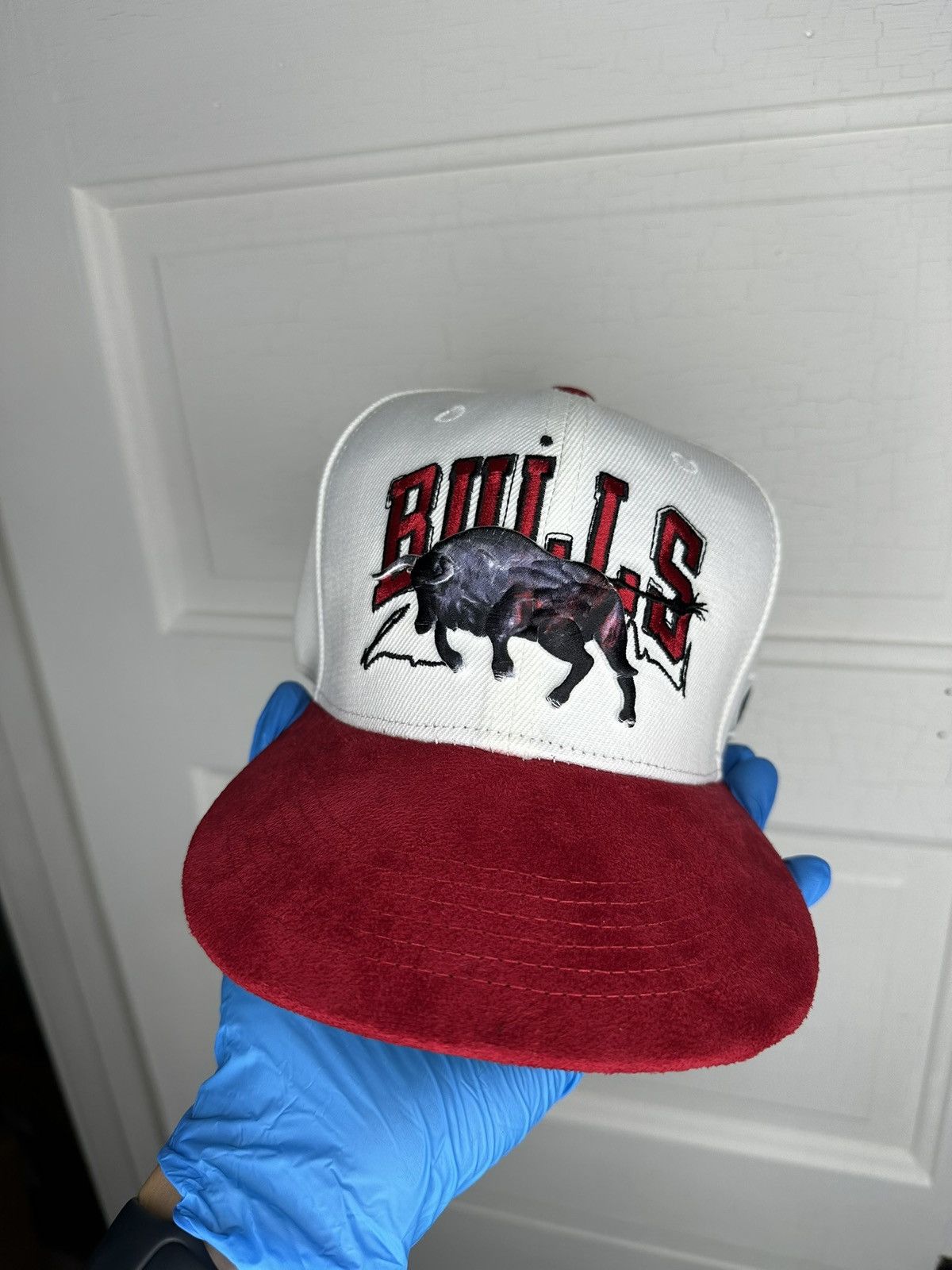NBA Vintage Y2K Chicago Bulls “Chuck Styles” Suede Snapback Size ONE SIZE - 2 Thumbnail