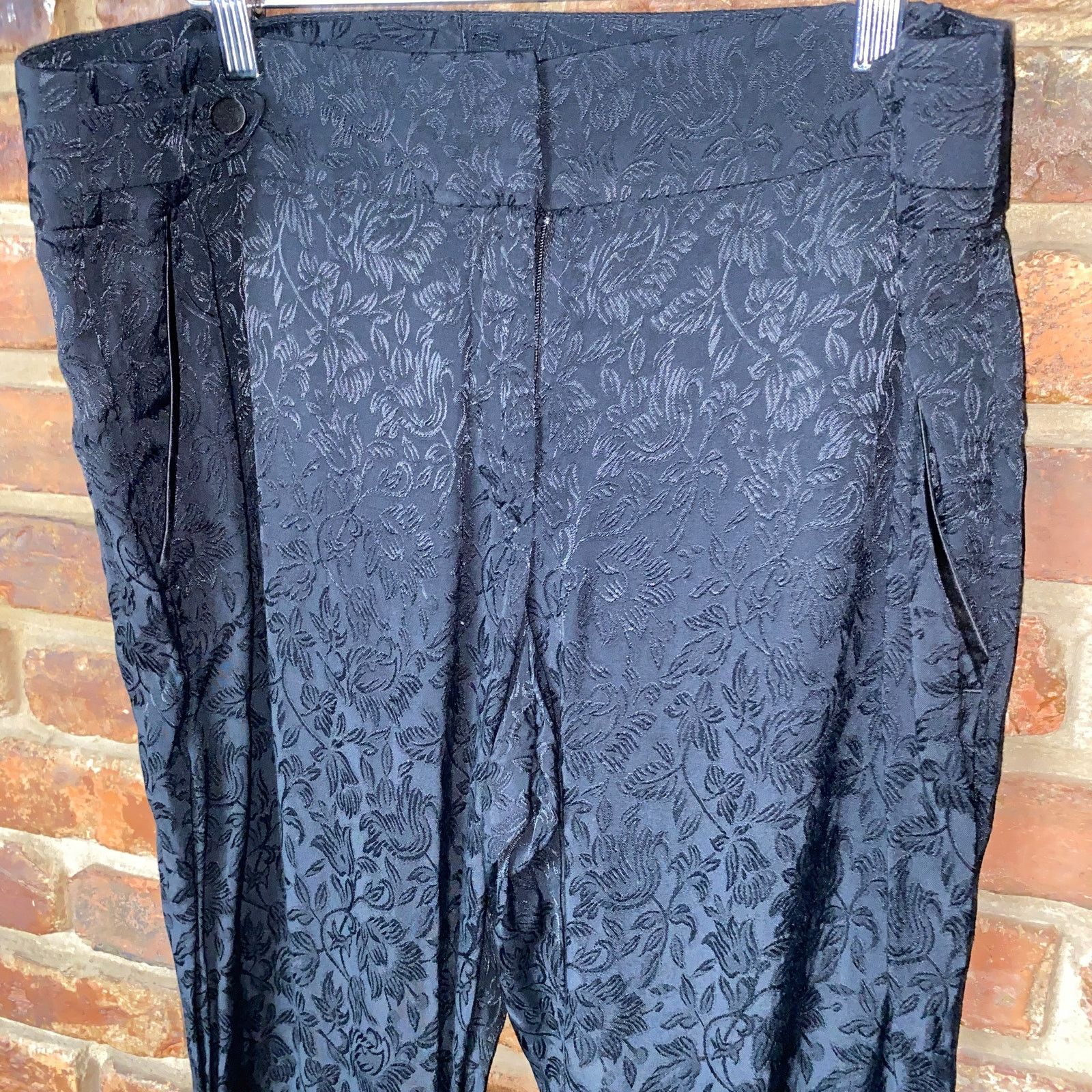 Loft Ann Taylor LOFT Black Floral Lace Texture Chino Pants 12 Size 34" / US 12 / IT 48 - 2 Thumbnail