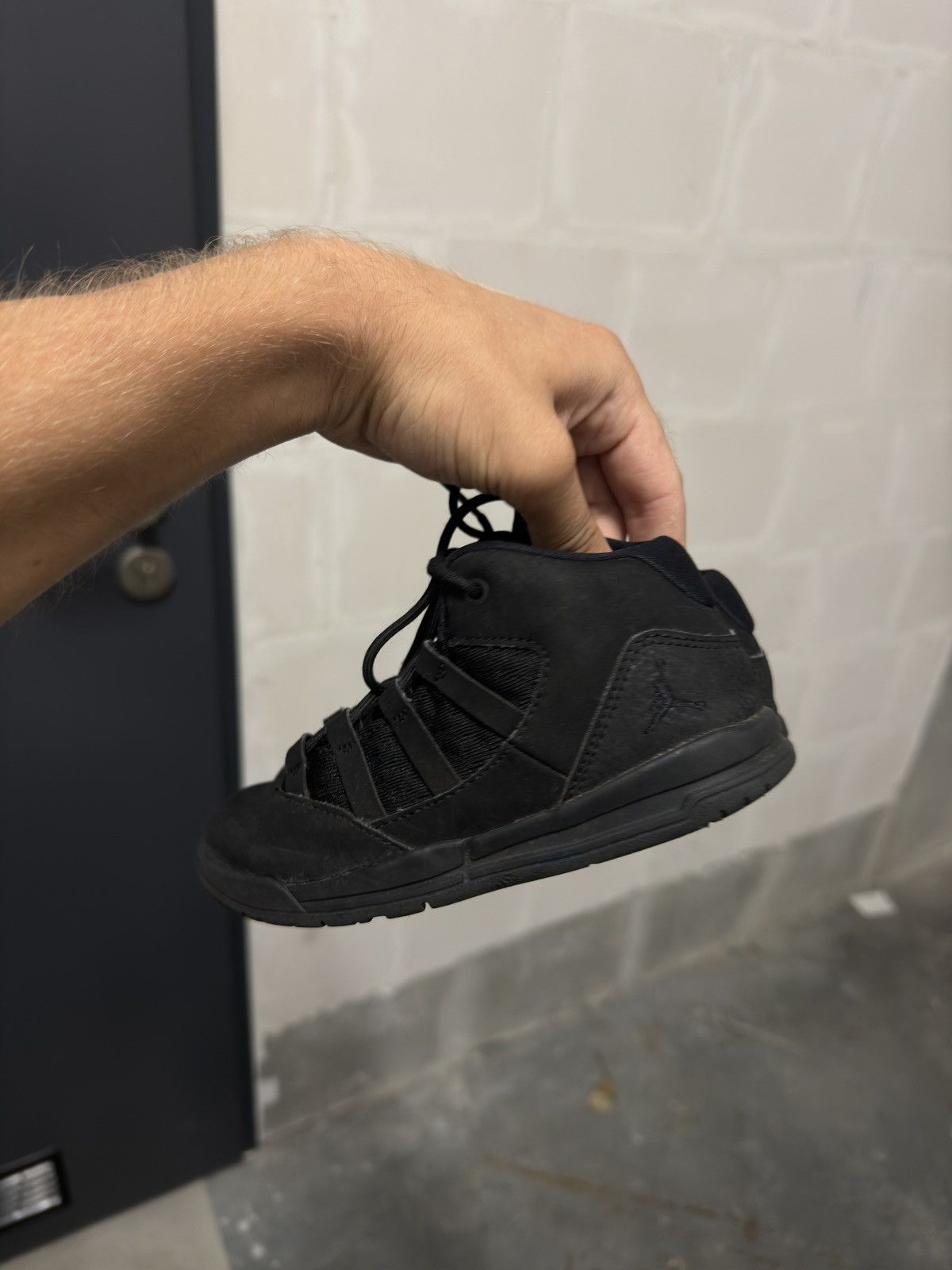 Jordan Brand Nike Jordan Kids black sneakers buty shoes AQ9215-001 Size US 5 / EU 37 - 2 Thumbnail