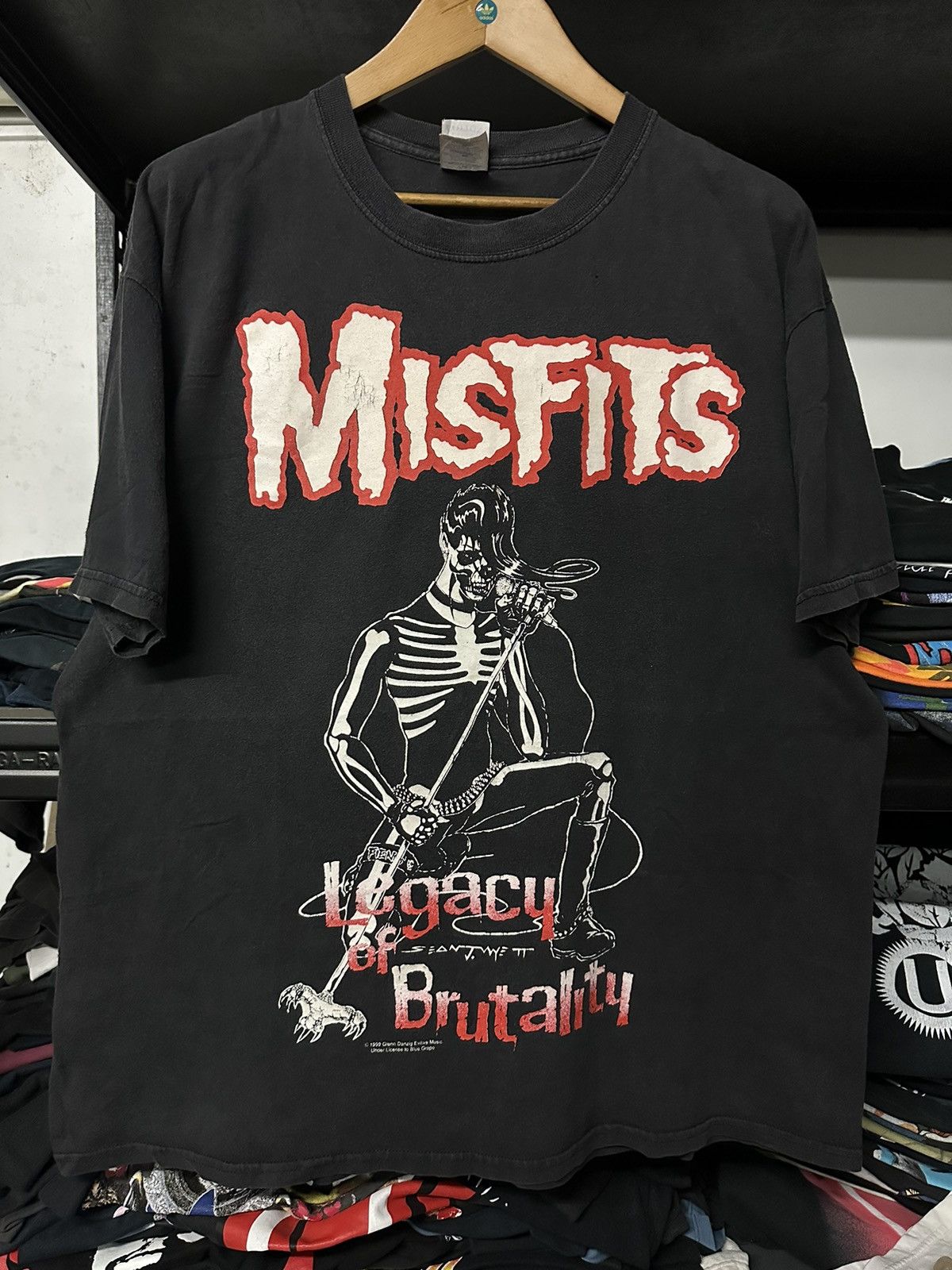 Band Tees Vintage 90s Misfits Legacy Of Brutality Faded Tee Size US XL / EU 56 / 4 - 1 Thumbnail