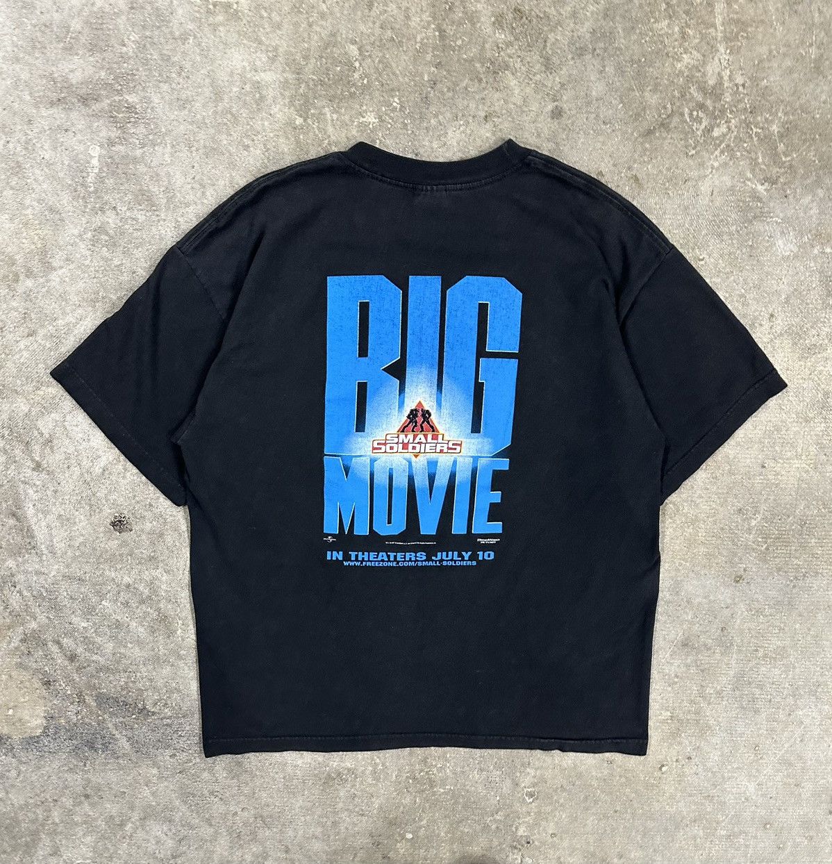 Vintage Vintage 90s Small Soldiers Movie Promo Mullet T-Shirt Size US XL / EU 56 / 4 - 1 Thumbnail