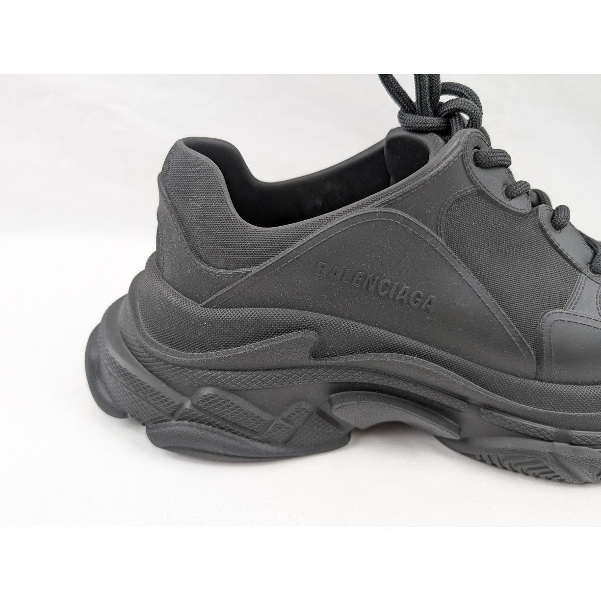 Balenciaga o1rshd1 Molded Triple S Sneakers in Black Size US 11 / EU 44 - 4 Thumbnail
