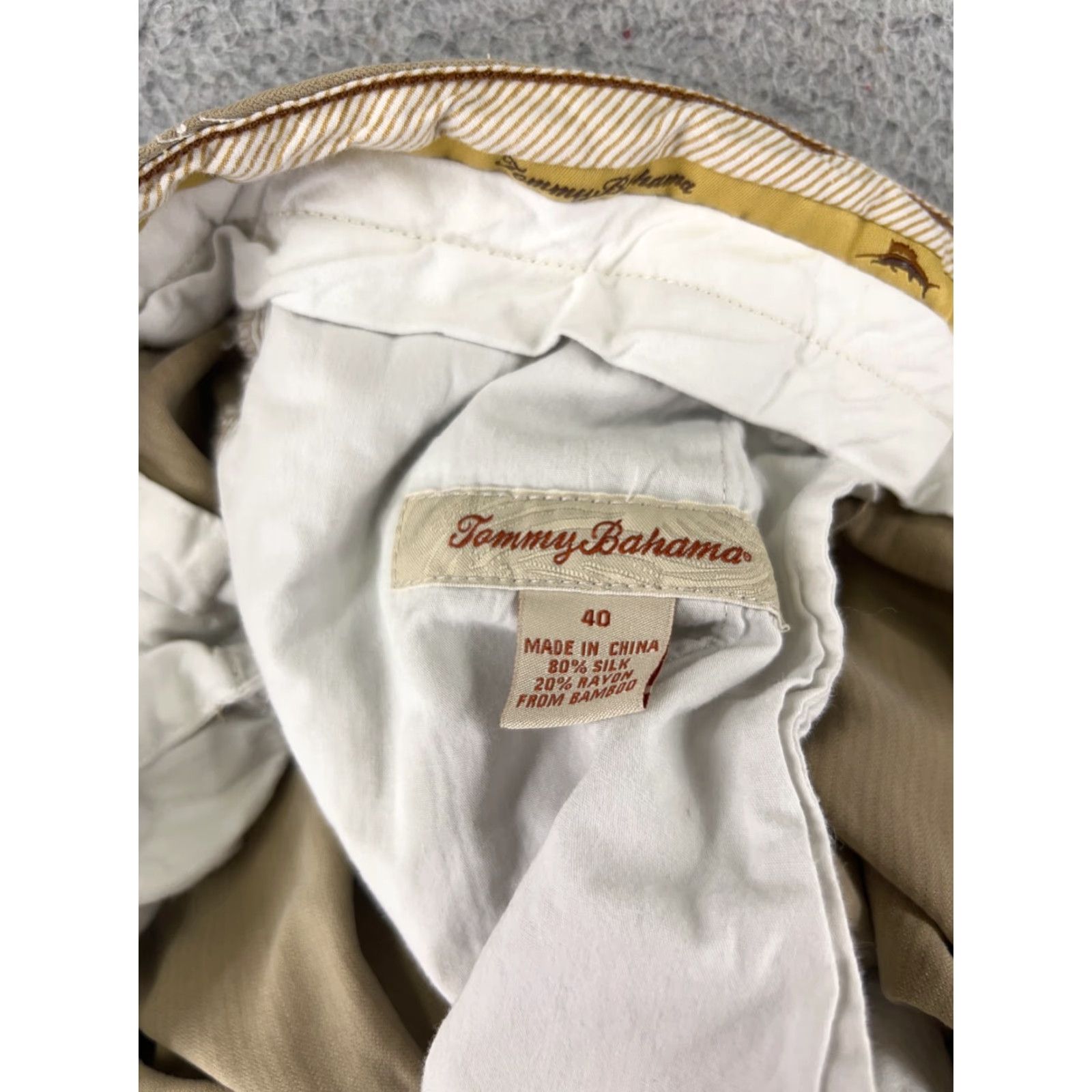 Tommy Bahama Tommy Bahama Shorts Men Bermuda Beige Silk 40x9 Pleated Herringbone Casual Beach "Mens" Size US 40 / EU 56 - 7 Thumbnail
