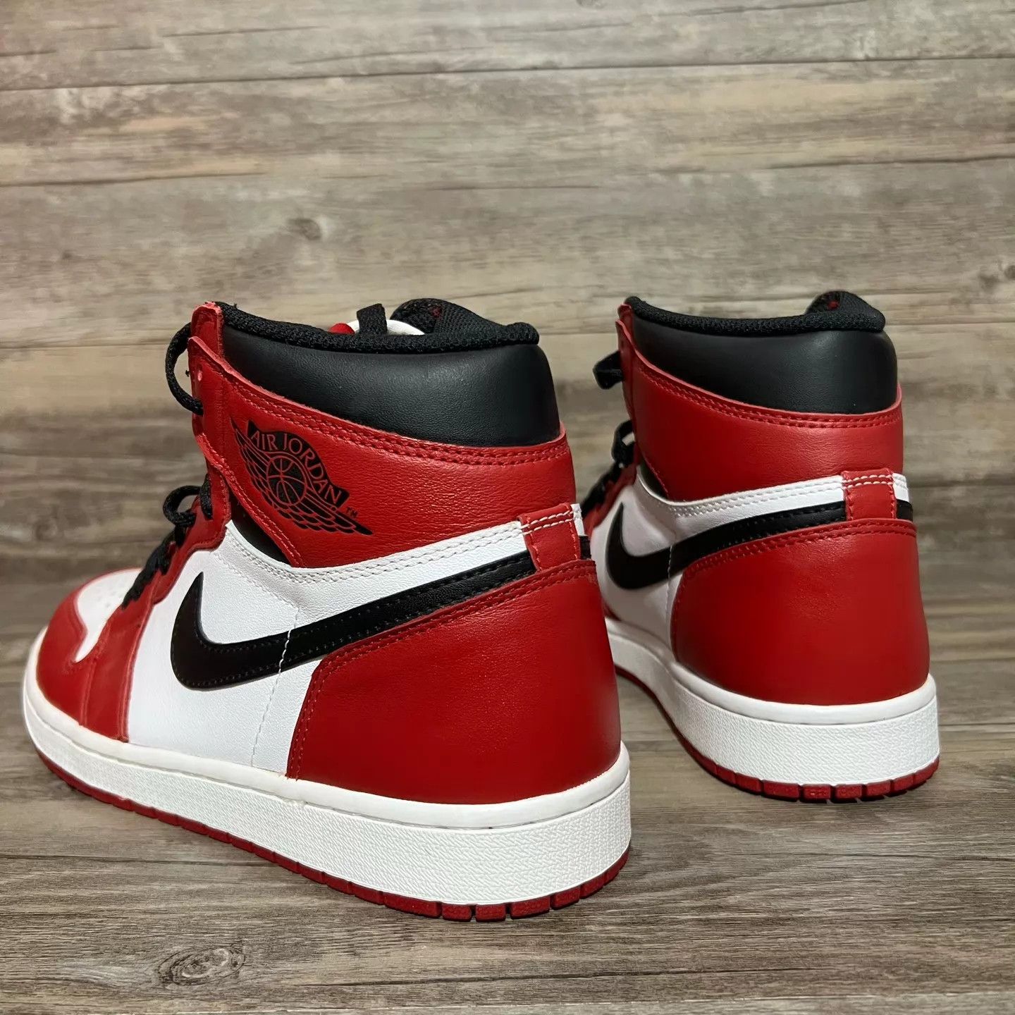 Nike Air Jordan 1 Chicago OG 2015 42.5 Worn Once Size US 9.5 / EU 42-43 - 4 Thumbnail