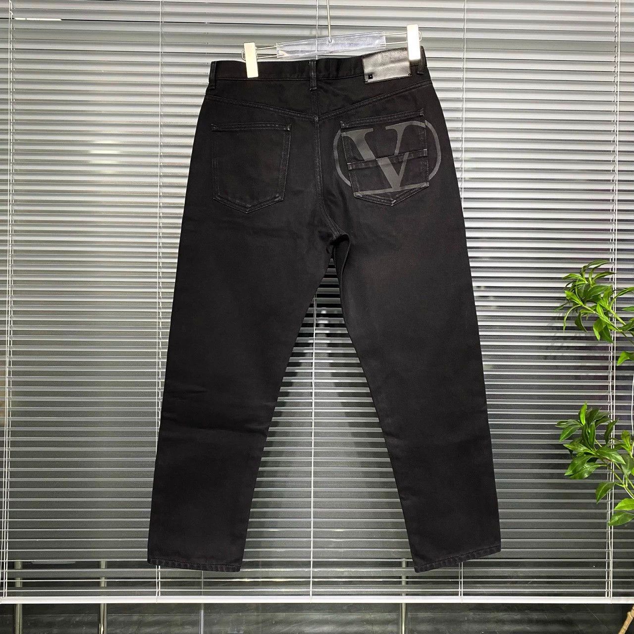 Valentino Valentino 23SS Straight Jeans Black Wash Back Tag & Pocket Logo 30 Size US 30 / EU 46 - 2 Thumbnail