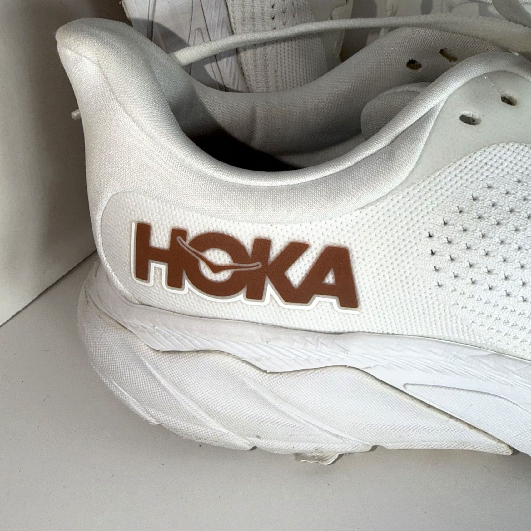 Vintage Hoka One One Arahi 7 White Rose Gold Running Sneakers Size 9B Women’s"} Size US 8 / IT 38 - 2 Thumbnail