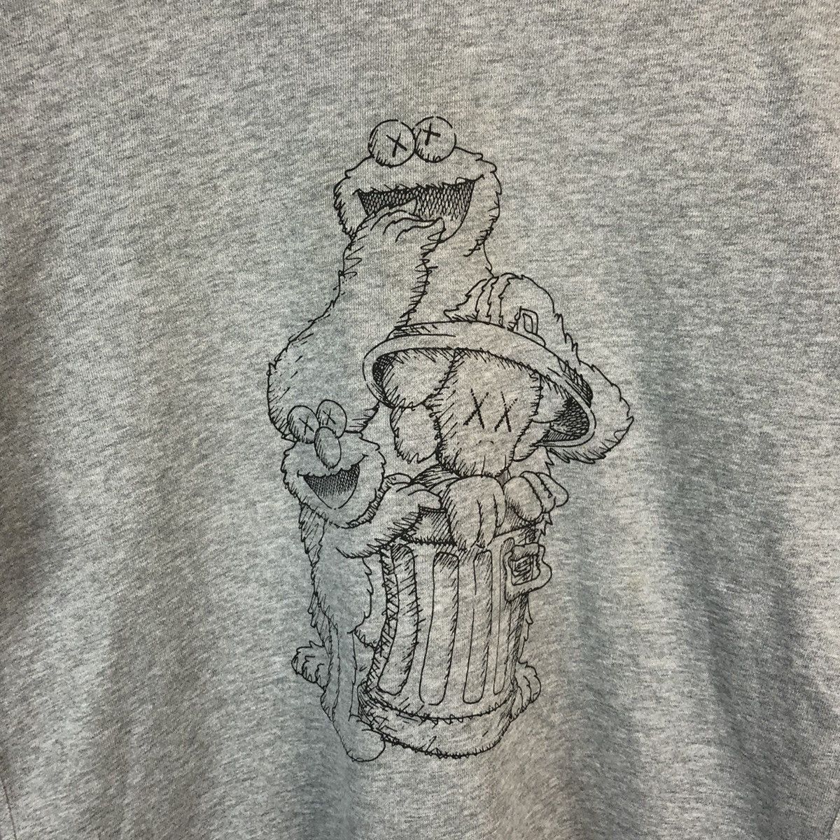 Kaws × Uniqlo Uniqlo X Kaws Sesame Street Grey Sweatshirt #A2221 Size US M / EU 48-50 / 2 - 9 Thumbnail
