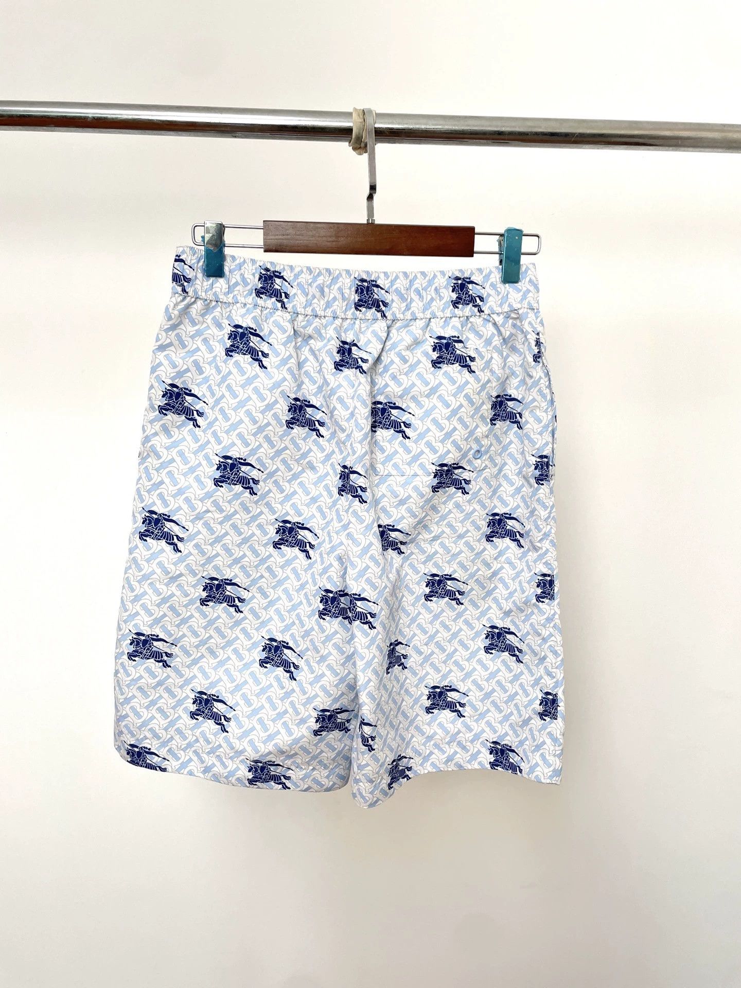 Burberry Burberry 14Y Lt Blue TB Print Horseferry Shorts Size 25" / US 0 / IT 36 - 2 Thumbnail
