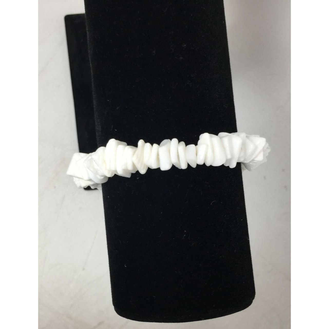 Other White Chunky Puka Shell Bohemian Style Bracelet Size ONE SIZE - 7 Thumbnail
