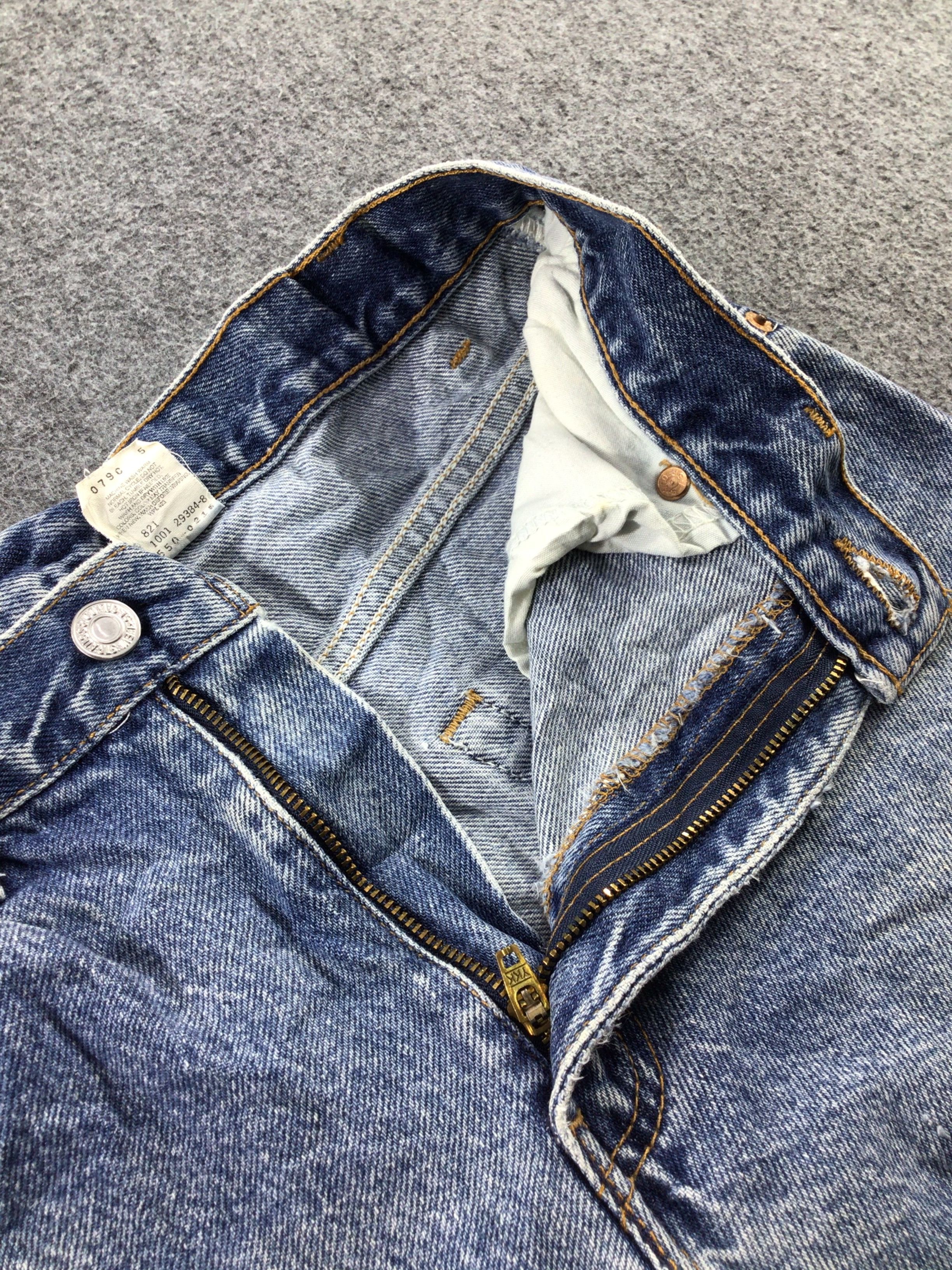 Levi's Vintage Levis 550 Jeans Dirty Faded Blue KJ211 Size US 29 - 8 Thumbnail