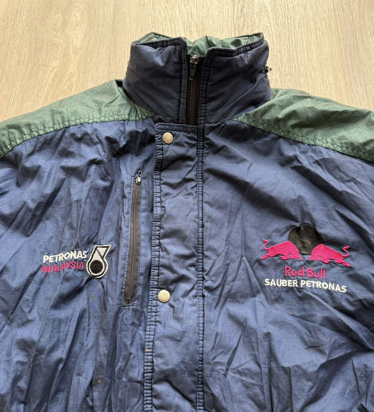 Red Bull Vintage Red Bull Sauber Petronas Malaysia Jacket Size US L / EU 52-54 / 3 - 5 Thumbnail