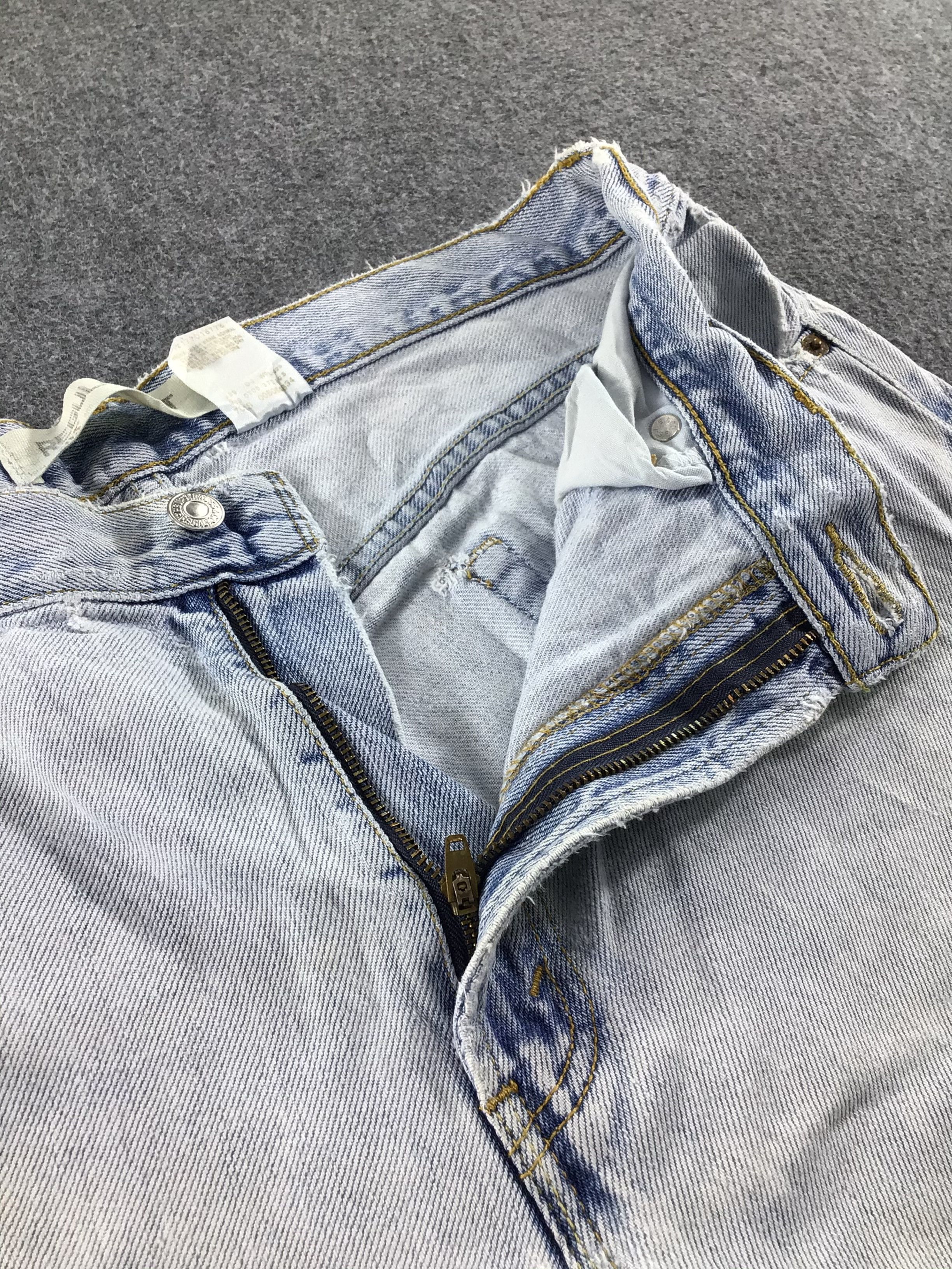 Levi's Vintage Levis 505 Jeans Distress Light Wash -J581 Size US 34 / EU 50 - 8 Thumbnail
