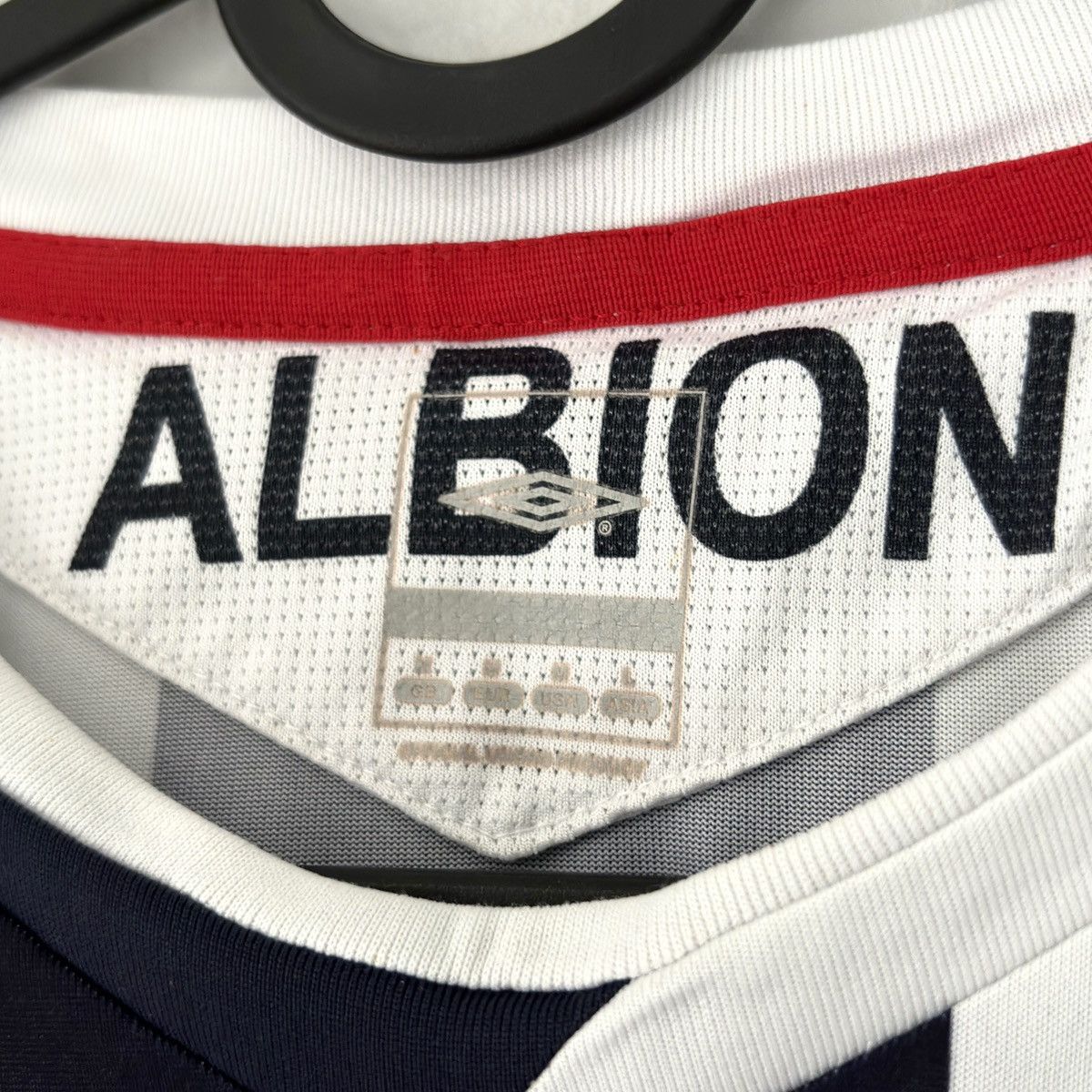 Umbro × Vintage 2006 2007 West Bromwich Umbro Vintage Home Kit Soccer Jersey Size US M / EU 48-50 / 2 - 4 Thumbnail