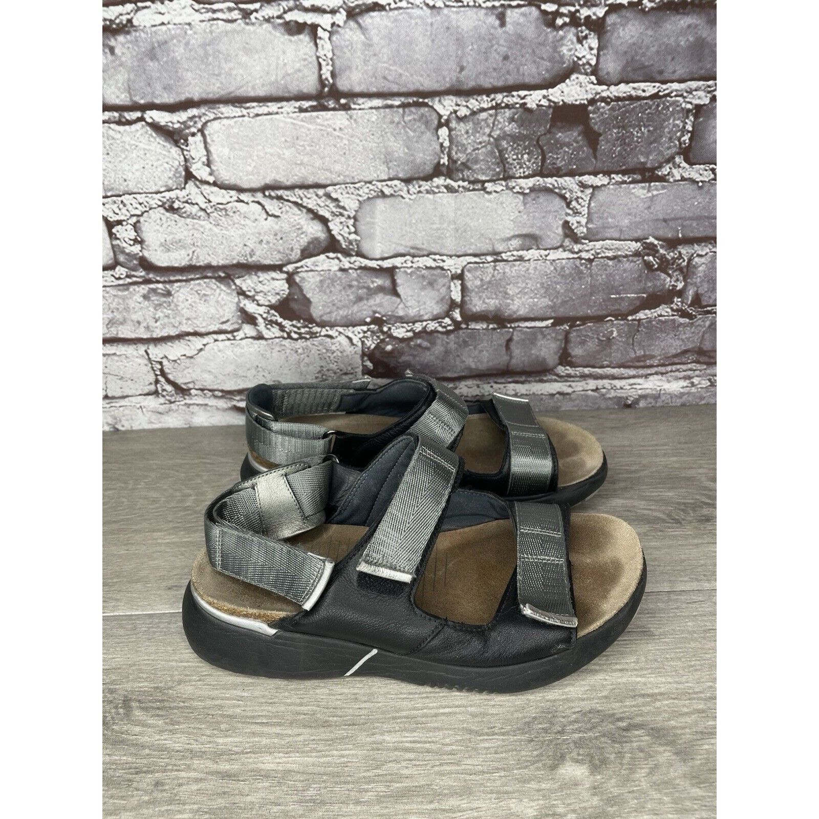 Other Naot Black Leather Gray Textile Wedge Ankle Strap Sandals Wo Size US 7.5 / IT 37.5 - 12 Thumbnail
