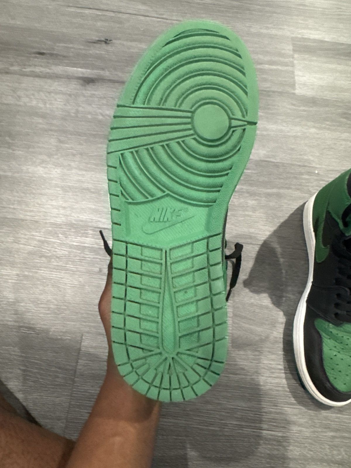 Jordan Brand JORDAN 1 RETRO HIGH OG 'PINE GREEN 2.0' Size US 9.5 / EU 42-43 - 6 Thumbnail