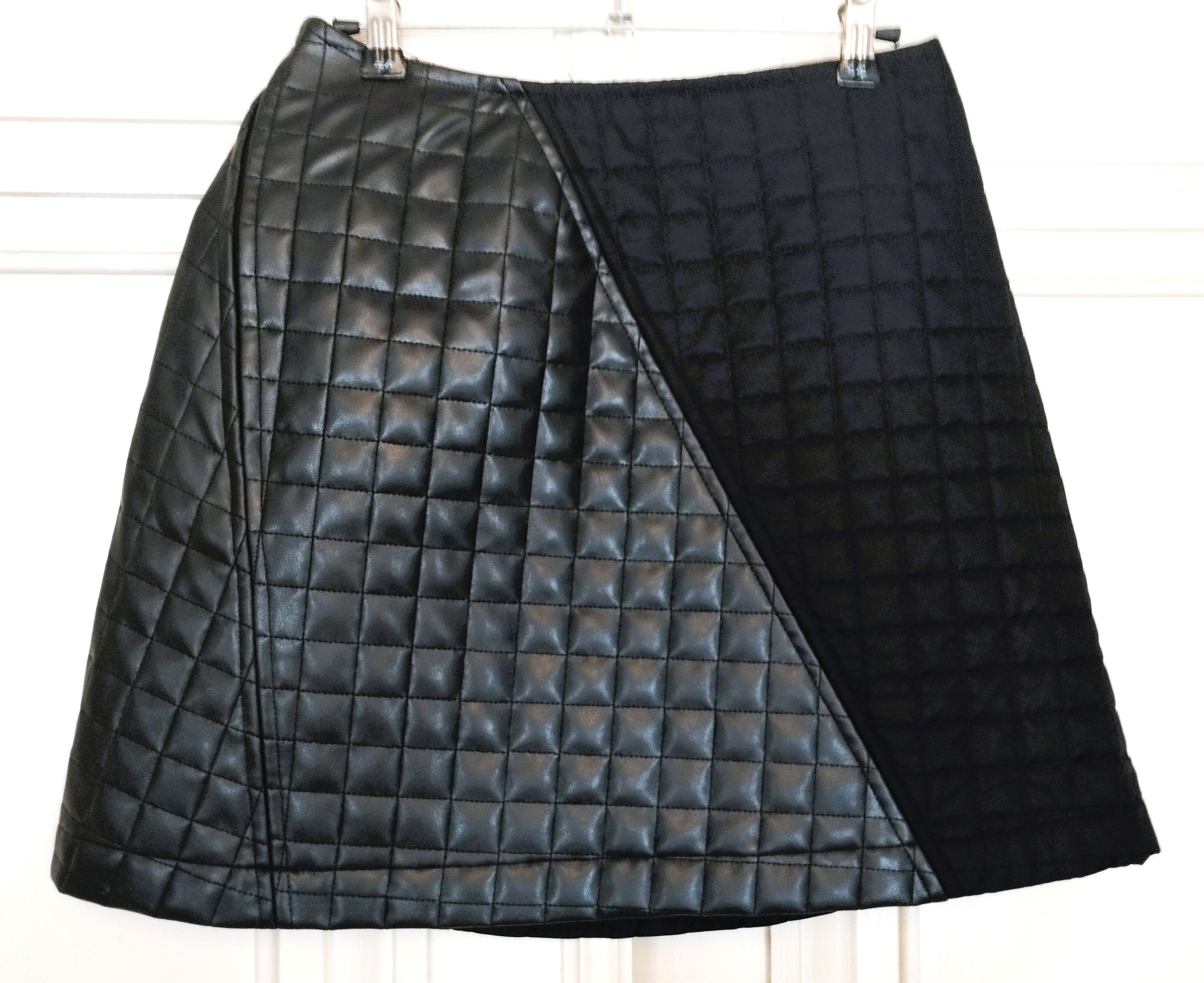 Christian Lacroix Christian Lacroix Jupe Quadrille Bi matière TXS Size 25" / US 0 / IT 36 - 1 Thumbnail