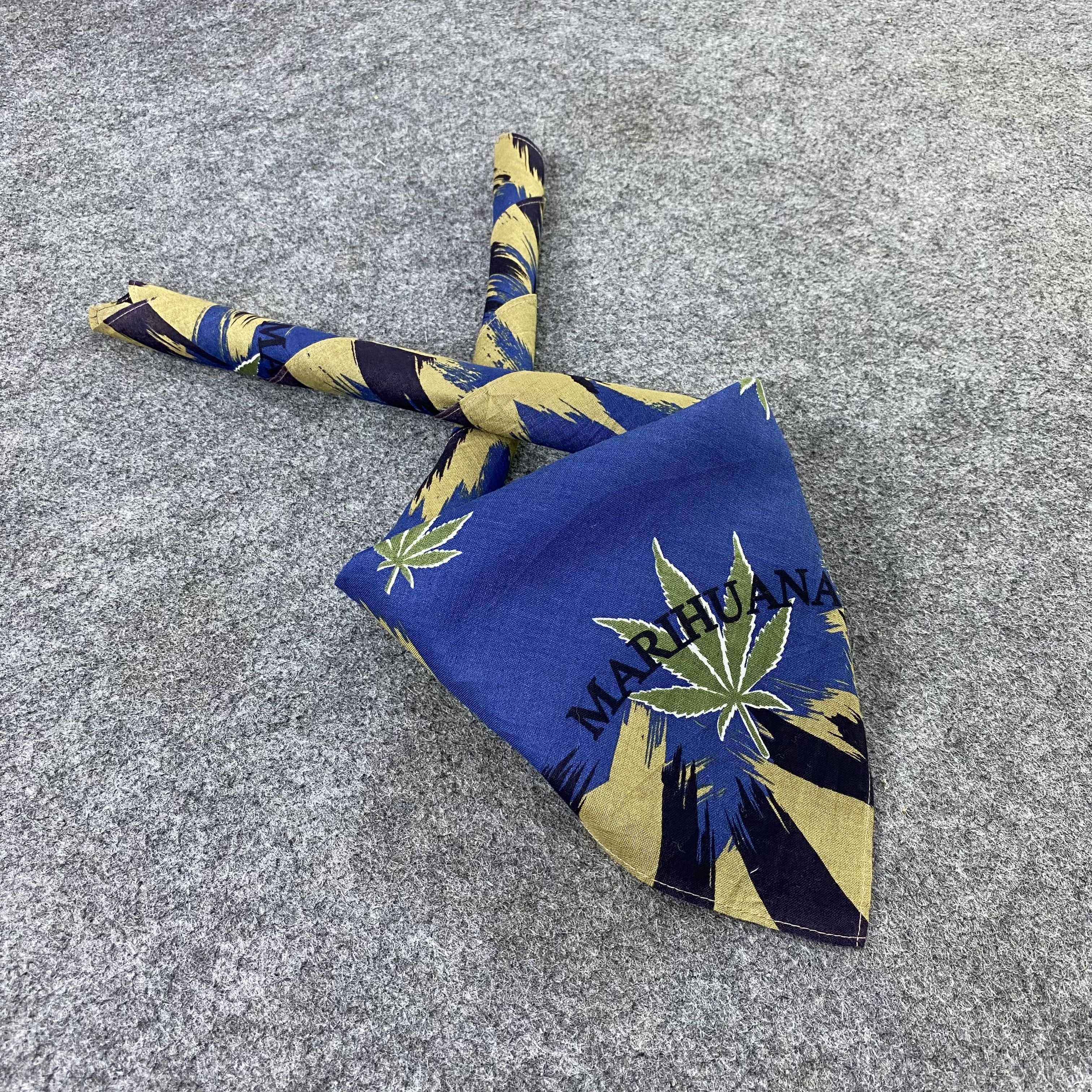 Designer Marihuana Handkerchief / Bandana / Neckerchief-B1396 Size ONE SIZE - 1 Thumbnail