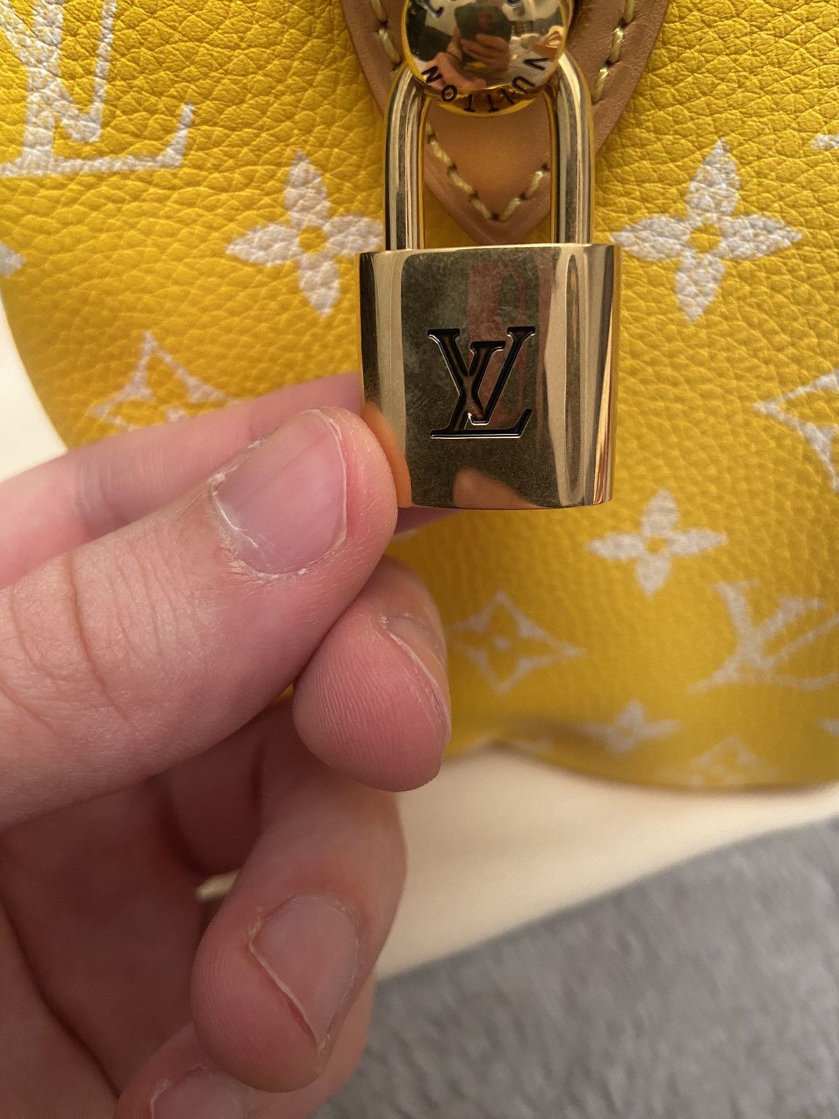 Louis Vuitton × Pharrell LOUIS VUITTON SS24 SOFT SPEEDY P9 BANDOULIÈRE 25 IN Yellow Size ONE SIZE - 12 Thumbnail