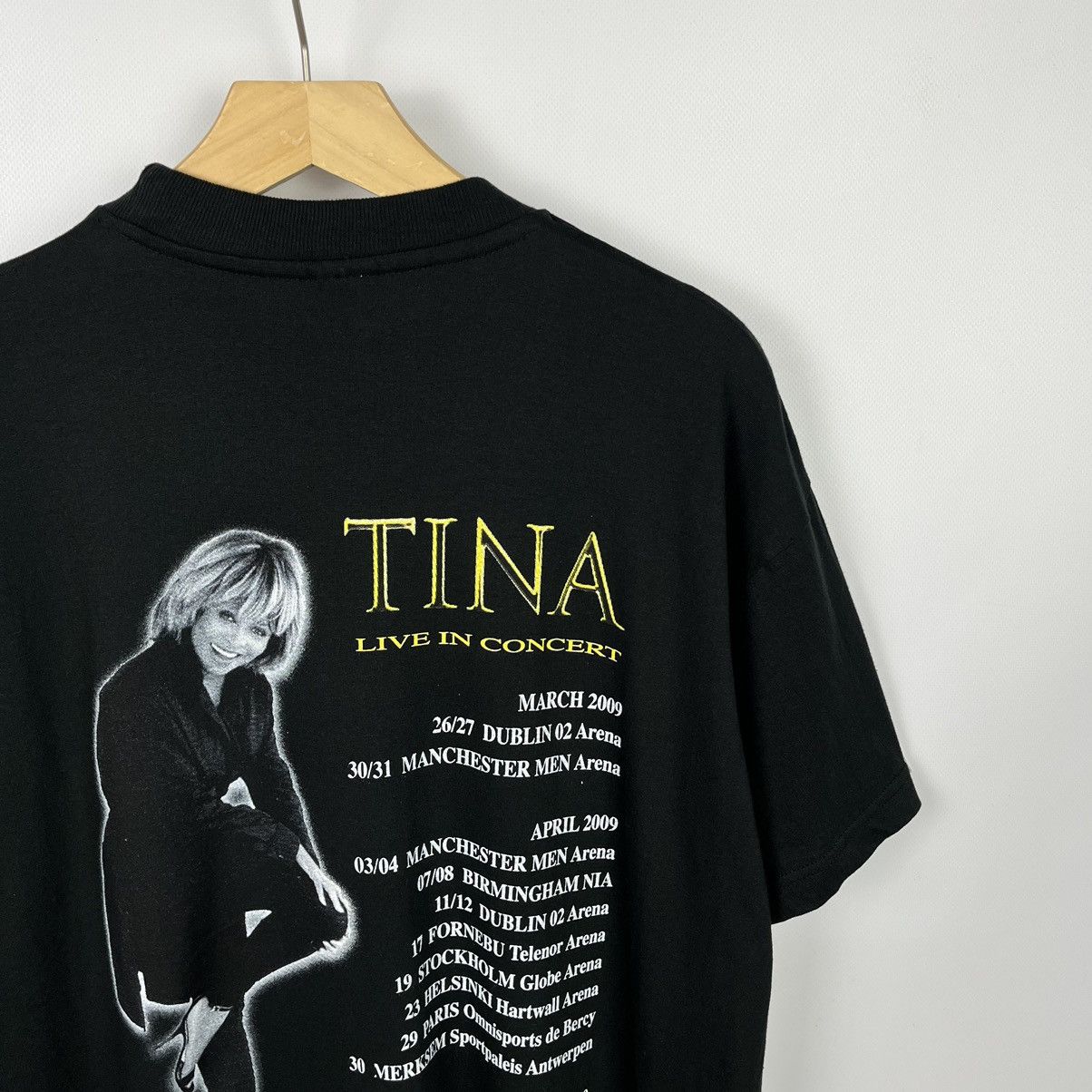 Band Tees Vintage Tina Turner Live in Concert T Shirt 00’s Size US L / EU 52-54 / 3 - 15 Thumbnail