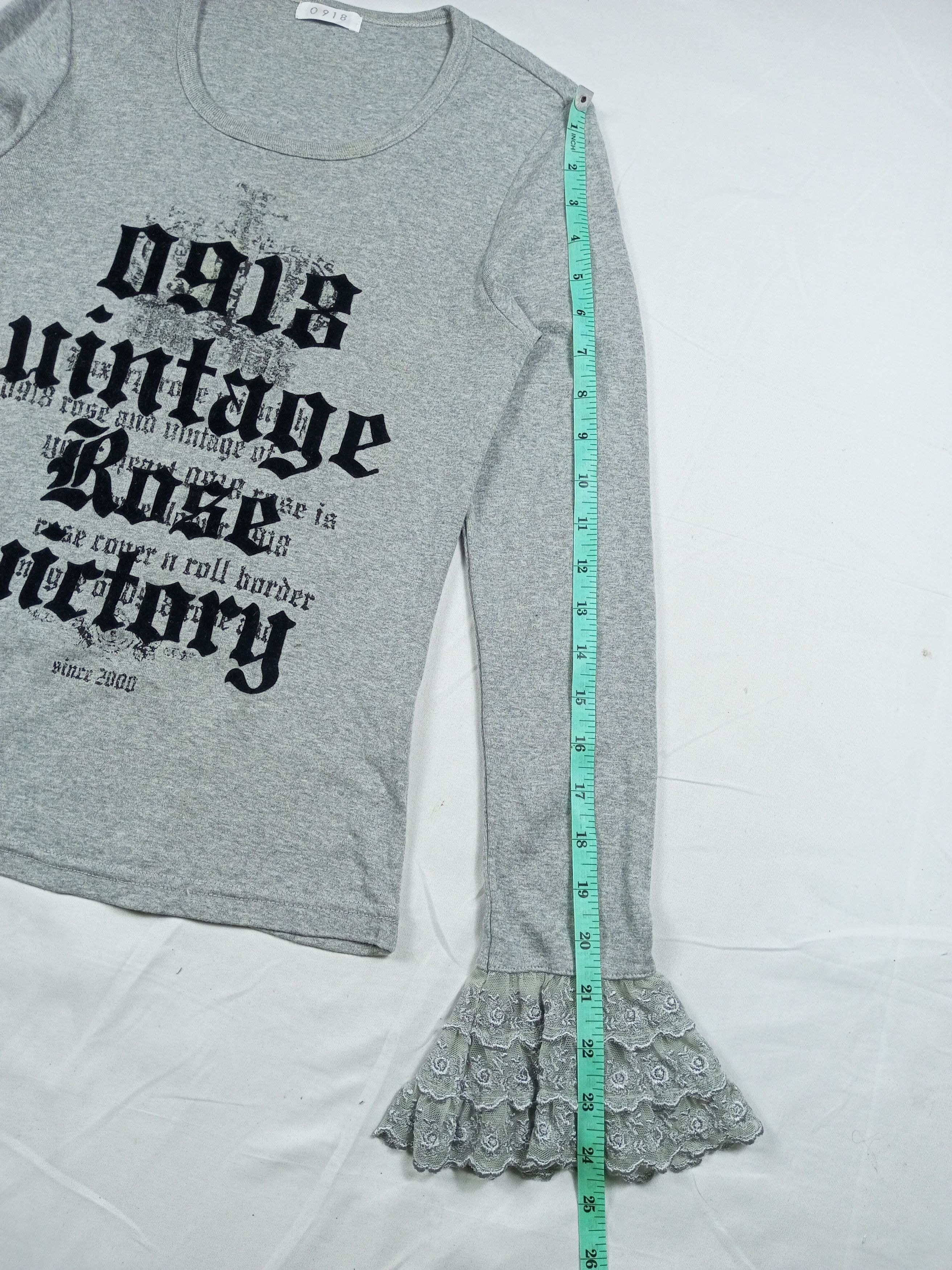 Long-sleeve Poem Tshirt with lace at the sleeve Issey Style